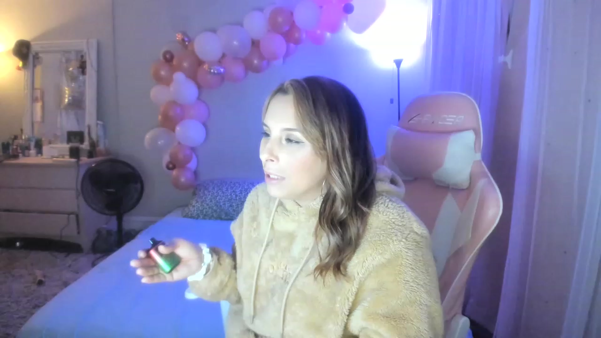 Gallery image thumbnail from SPARKLY8YEARS's myfreecams stream on, 12/16/2022, 09:15 image 19 of 20