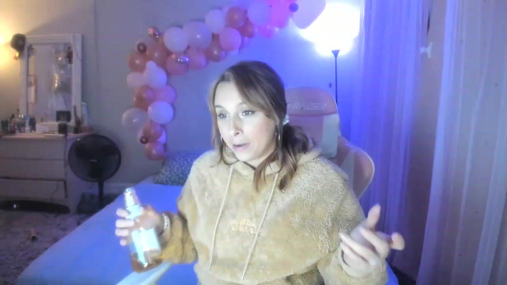 Gallery image thumbnail from SPARKLY8YEARS's myfreecams stream on, 12/16/2022, 09:15 image 11 of 20