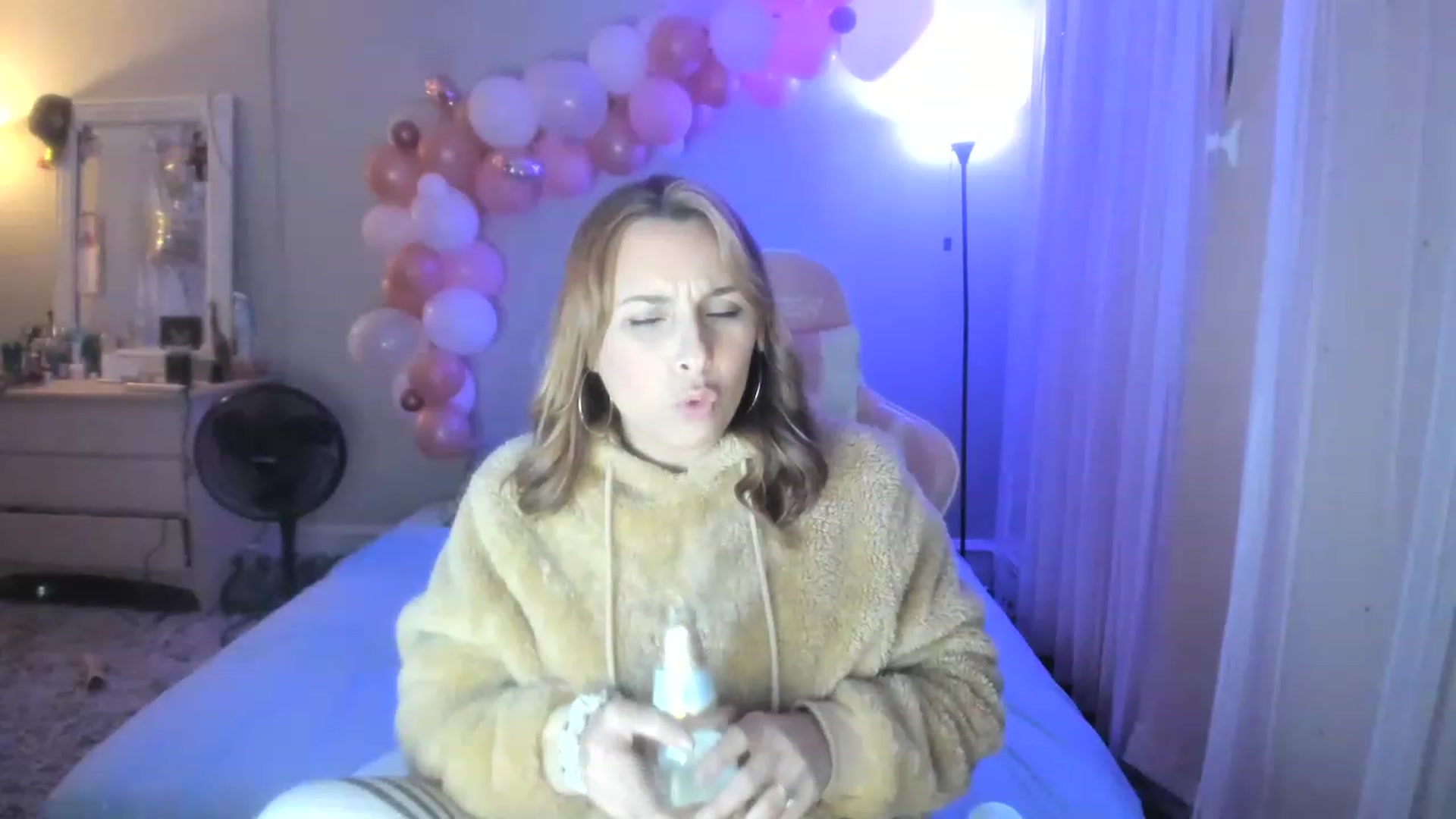 Gallery image thumbnail from SPARKLY8YEARS's myfreecams stream on, 12/16/2022, 12:09 image 4 of 20