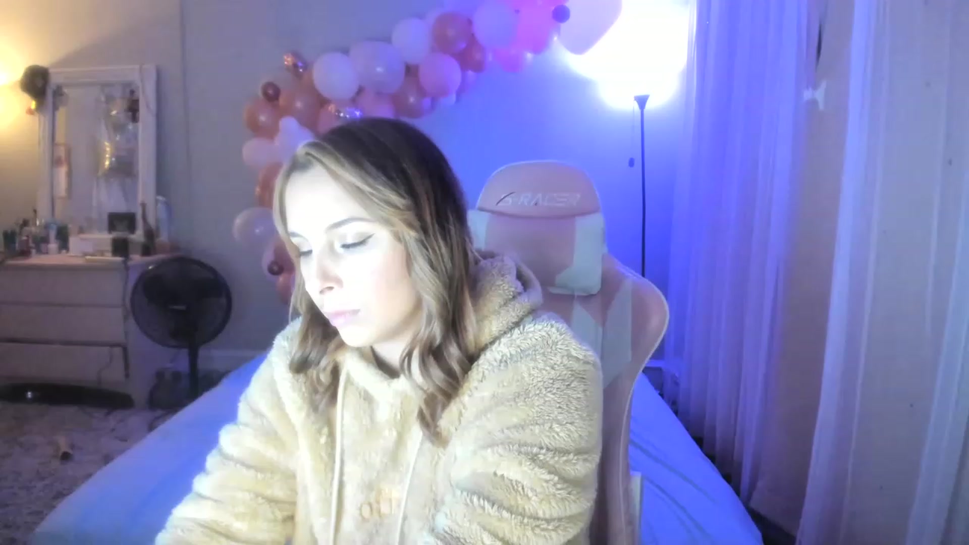 Gallery image thumbnail from SPARKLY8YEARS's myfreecams stream on, 12/16/2022, 12:09 image 2 of 20