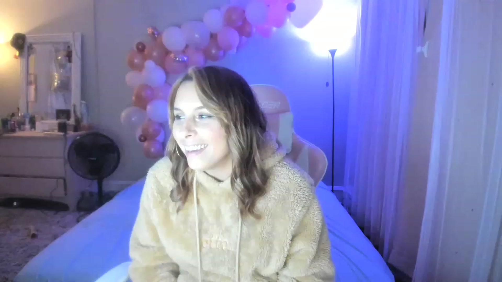 Gallery image thumbnail from SPARKLY8YEARS's myfreecams stream on, 12/16/2022, 12:09 image 3 of 20