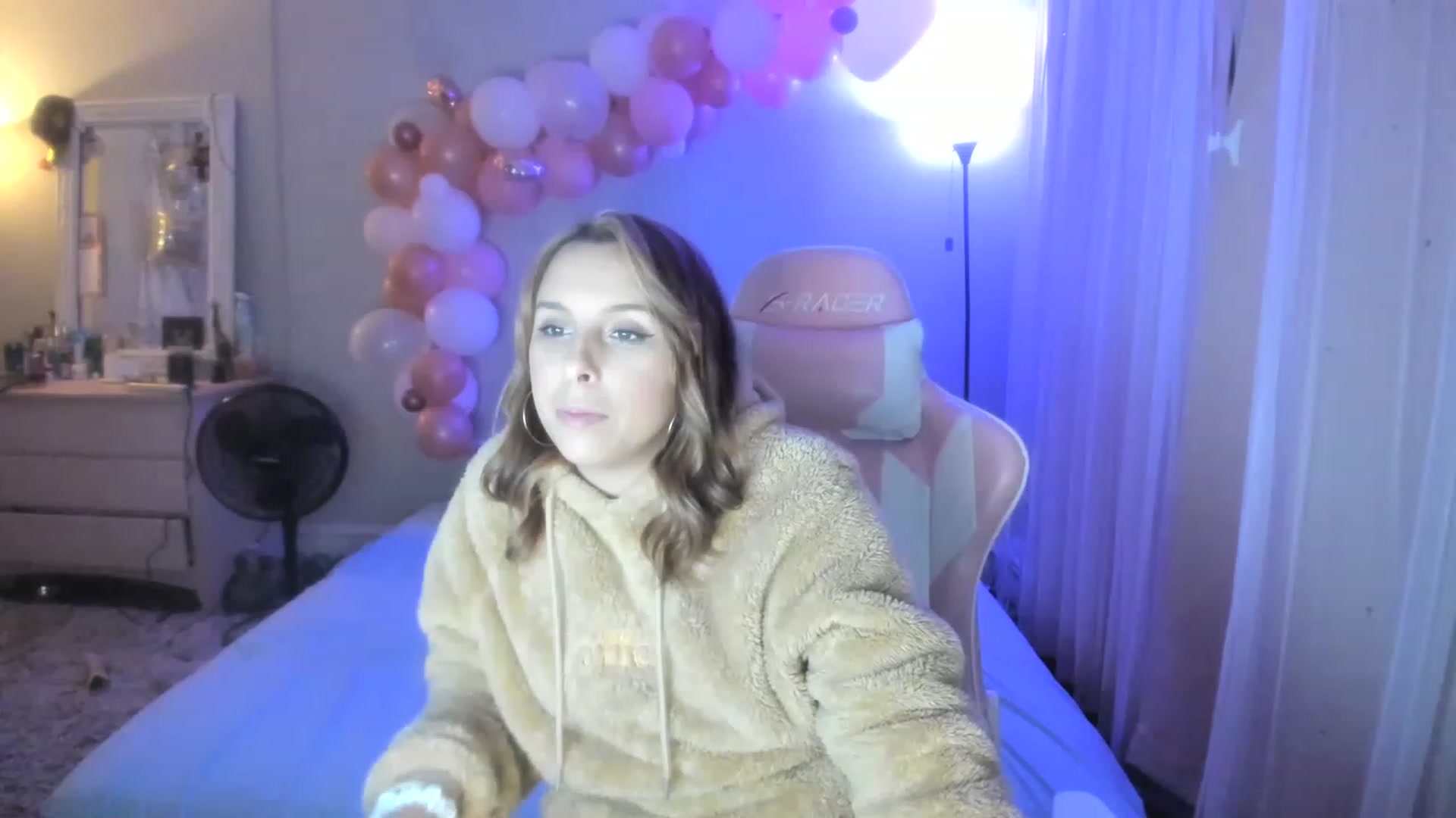 Gallery image thumbnail from SPARKLY8YEARS's myfreecams stream on, 12/16/2022, 12:09 image 1 of 20