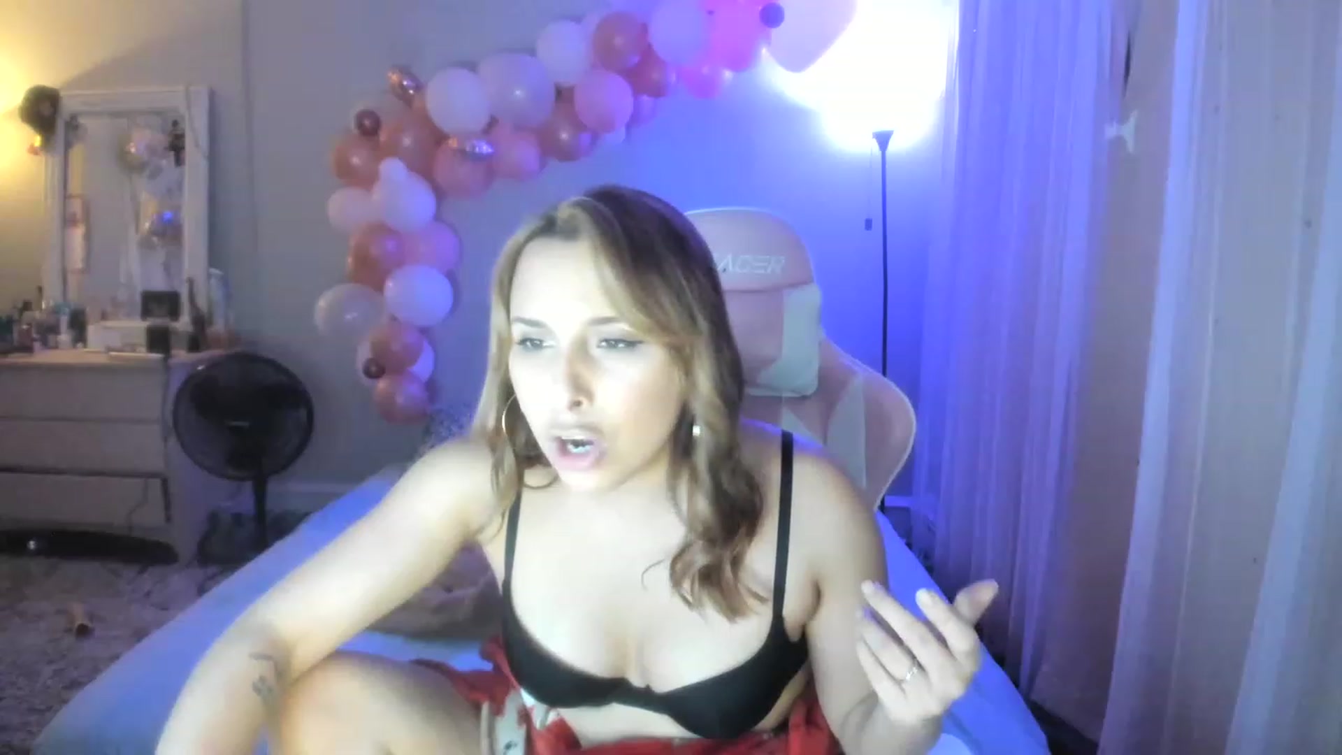 Gallery image thumbnail from SPARKLY8YEARS's myfreecams stream on, 12/16/2022, 12:09 image 13 of 20