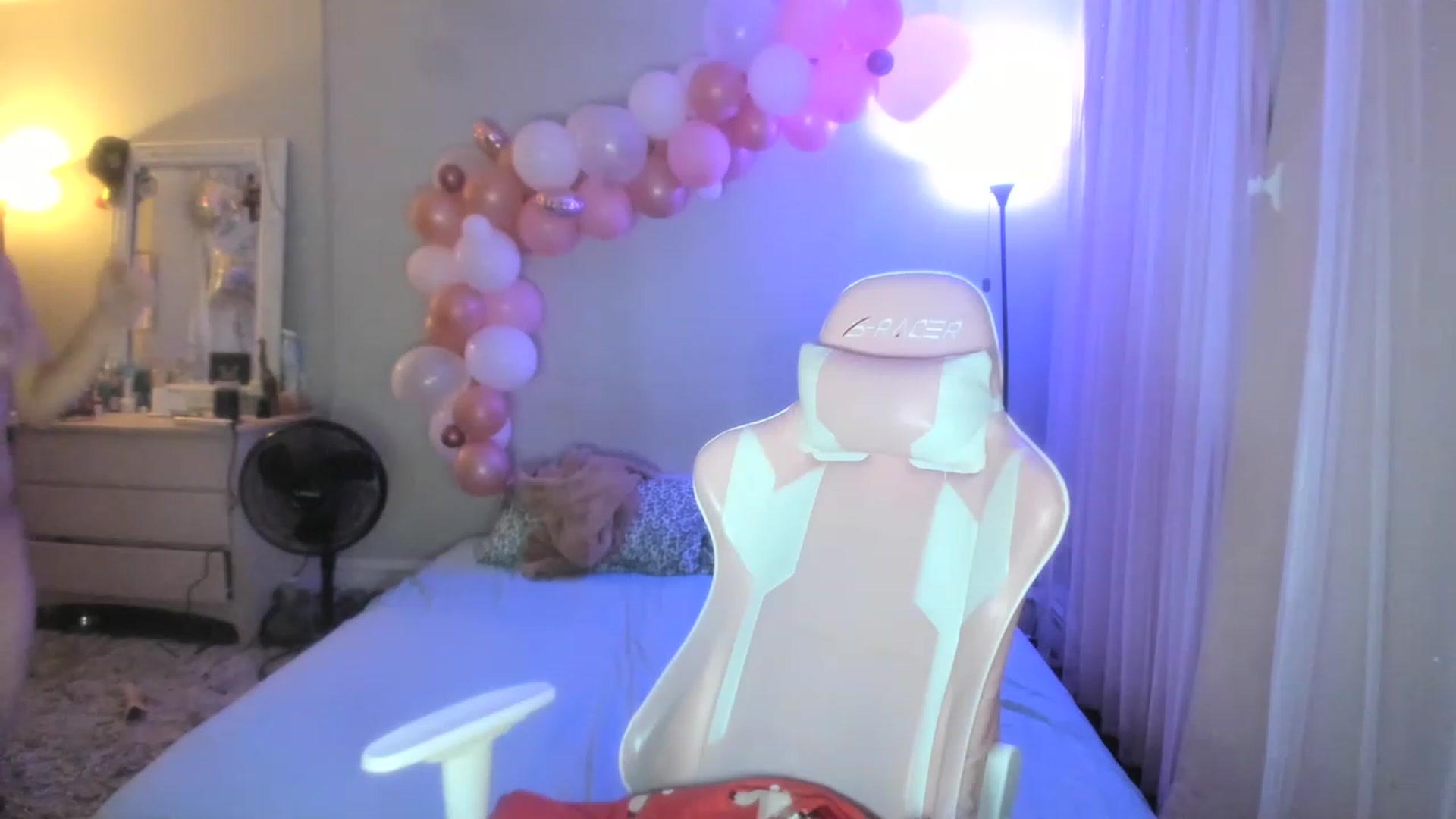 Gallery image thumbnail from SPARKLY8YEARS's myfreecams stream on, 12/16/2022, 12:15 image 16 of 20