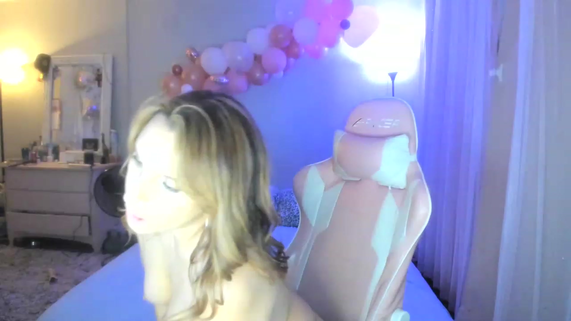 Gallery image thumbnail from SPARKLY8YEARS's myfreecams stream on, 12/16/2022, 12:15 image 12 of 20