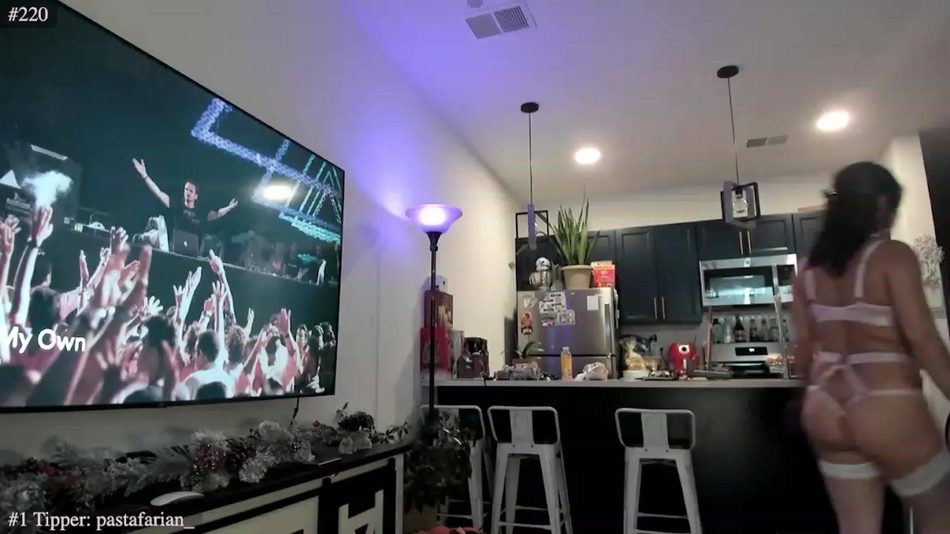 Gallery image thumbnail from SPARKLYBDAY's myfreecams stream on, 11/22/2023, 20:33 image 6 of 20