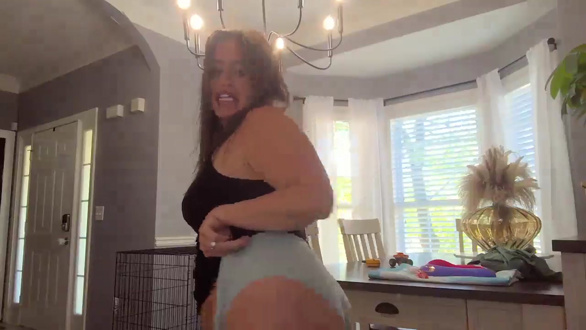 Gallery image thumbnail from SSHBBQ's myfreecams stream on, 04/16/2025, 20:36 image 16 of 20