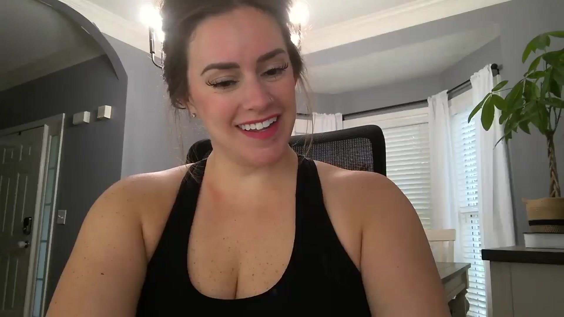 Gallery image thumbnail from SSHBBQ's myfreecams stream on, 05/01/2025, 13:44 image 10 of 20