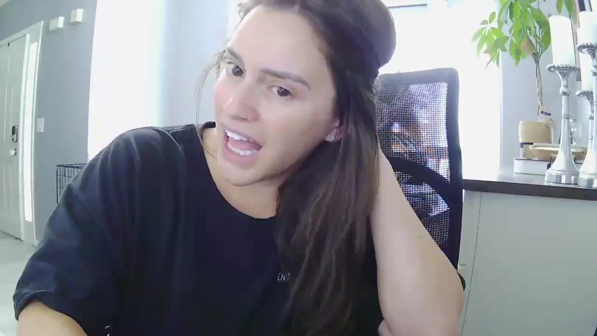 Gallery image thumbnail from SSHBBQ's myfreecams stream on, 06/04/2025, 18:01 image 6 of 20