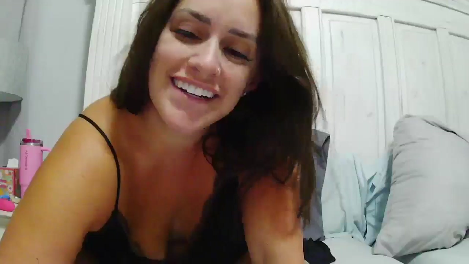 Gallery image thumbnail from SSHBBQ's myfreecams stream on, 06/17/2025, 17:31 image 18 of 20