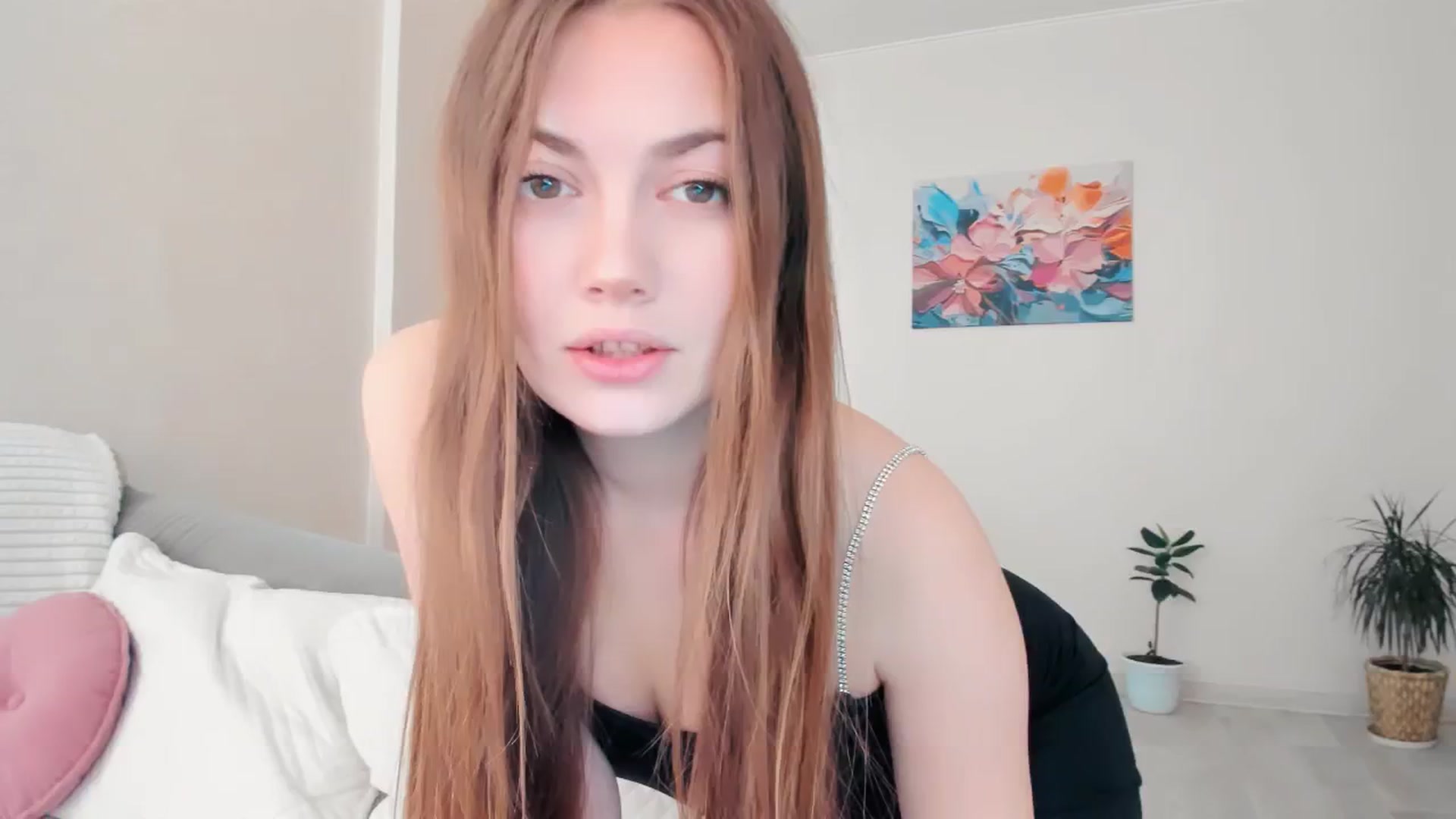 Gallery image thumbnail from SSunSShine's myfreecams stream on, 04/15/2025, 12:36 image 8 of 20