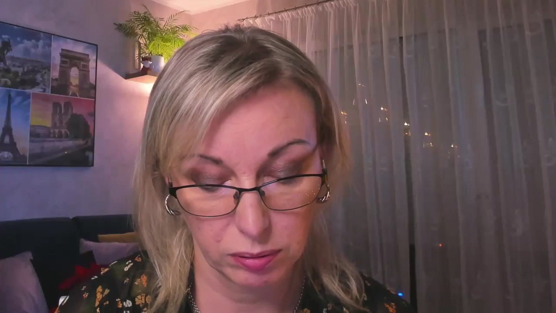 Gallery image thumbnail from STARvanessa1's myfreecams stream on, 12/23/2024, 20:52 image 12 of 20