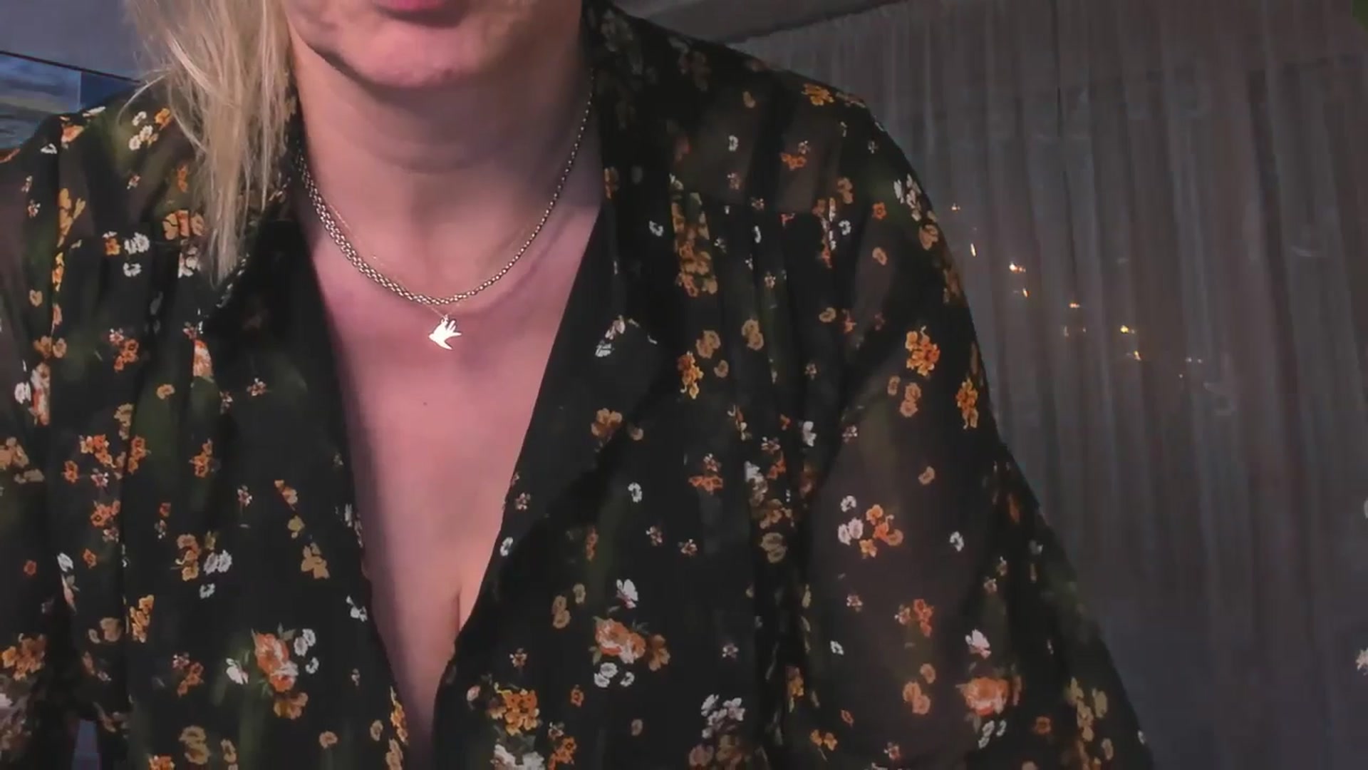 Gallery image thumbnail from STARvanessa1's myfreecams stream on, 12/30/2024, 15:10 image 17 of 20