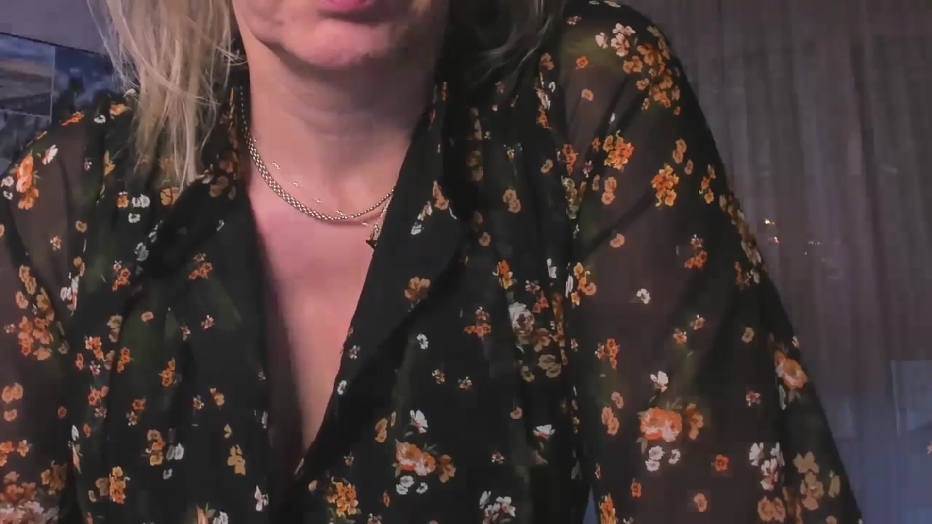 Gallery image thumbnail from STARvanessa1's myfreecams stream on, 12/30/2024, 15:10 image 10 of 20