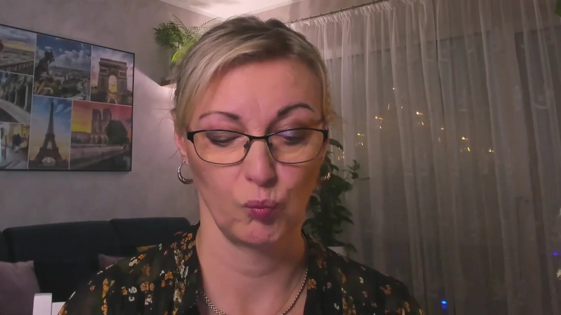 Gallery image thumbnail from STARvanessa1's myfreecams stream on, 12/30/2024, 18:52 image 10 of 20