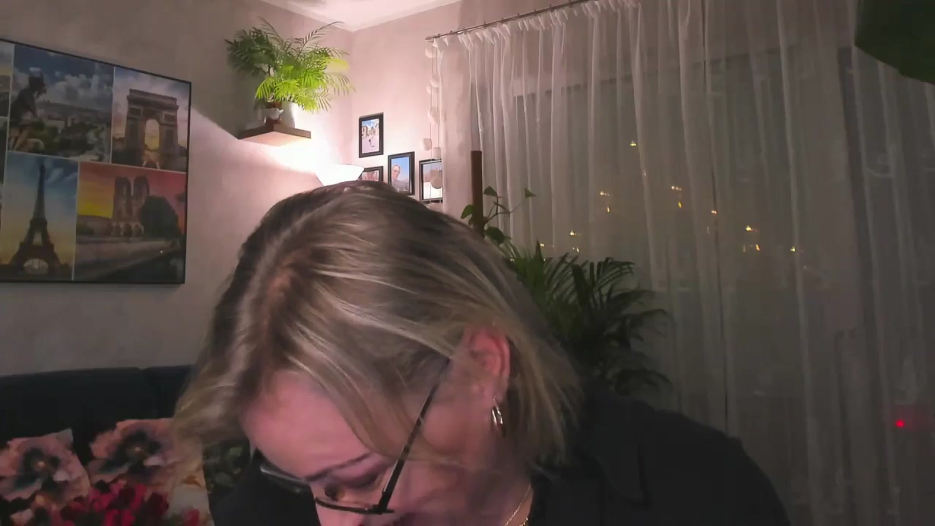 Gallery image thumbnail from STARvanessa1's myfreecams stream on, 01/14/2025, 19:17 image 16 of 20