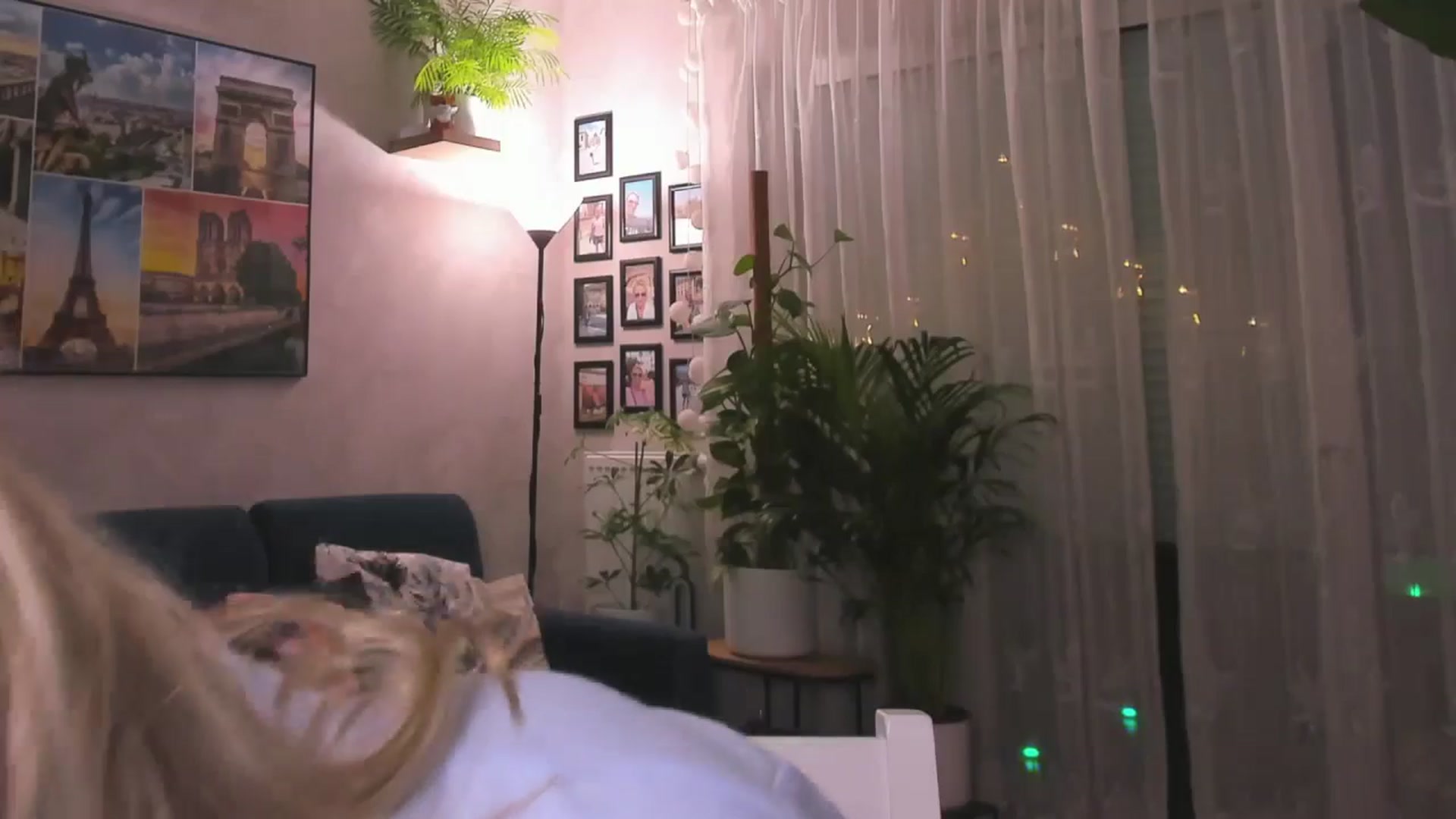 Gallery image thumbnail from STARvanessa1's myfreecams stream on, 01/15/2025, 19:31 image 14 of 20
