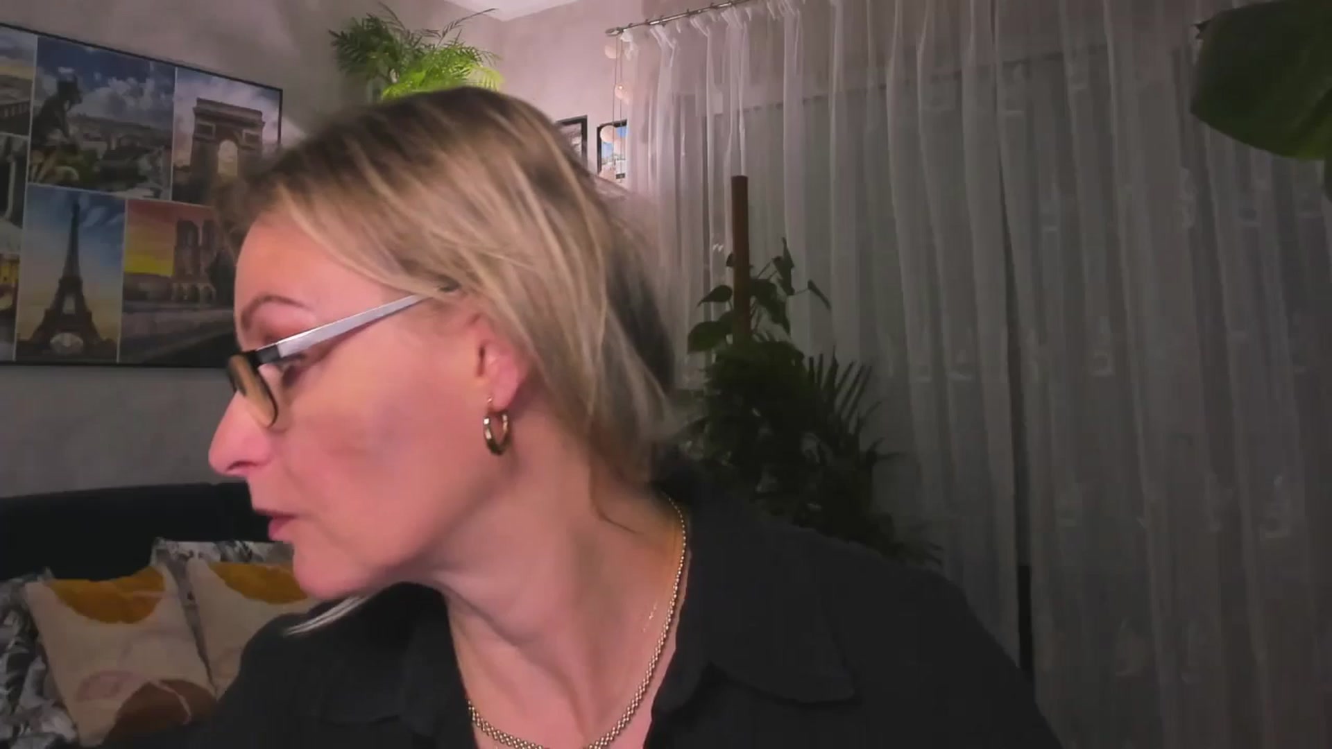 Gallery image thumbnail from STARvanessa1's myfreecams stream on, 02/04/2025, 19:31 image 13 of 20