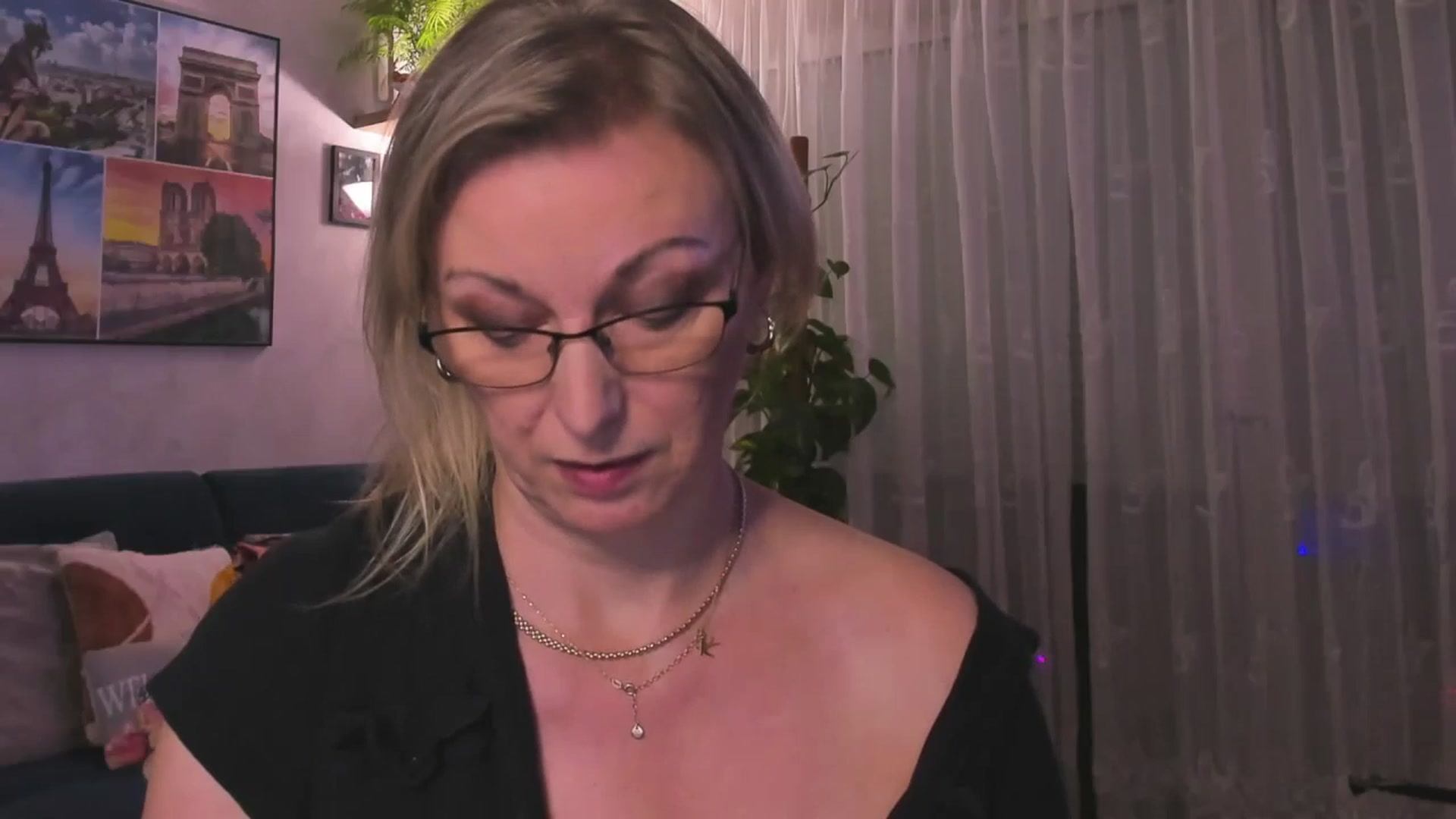 Gallery image thumbnail from STARvanessa1's myfreecams stream on, 03/02/2025, 17:54 image 6 of 20