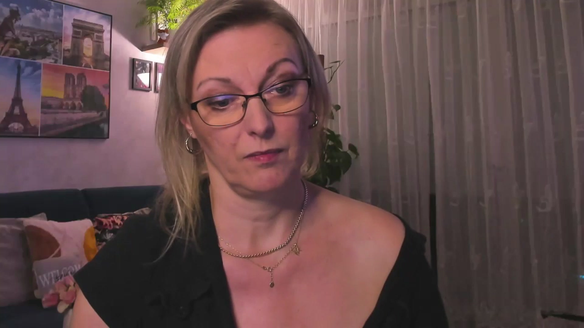 Gallery image thumbnail from STARvanessa1's myfreecams stream on, 03/02/2025, 17:54 image 8 of 20