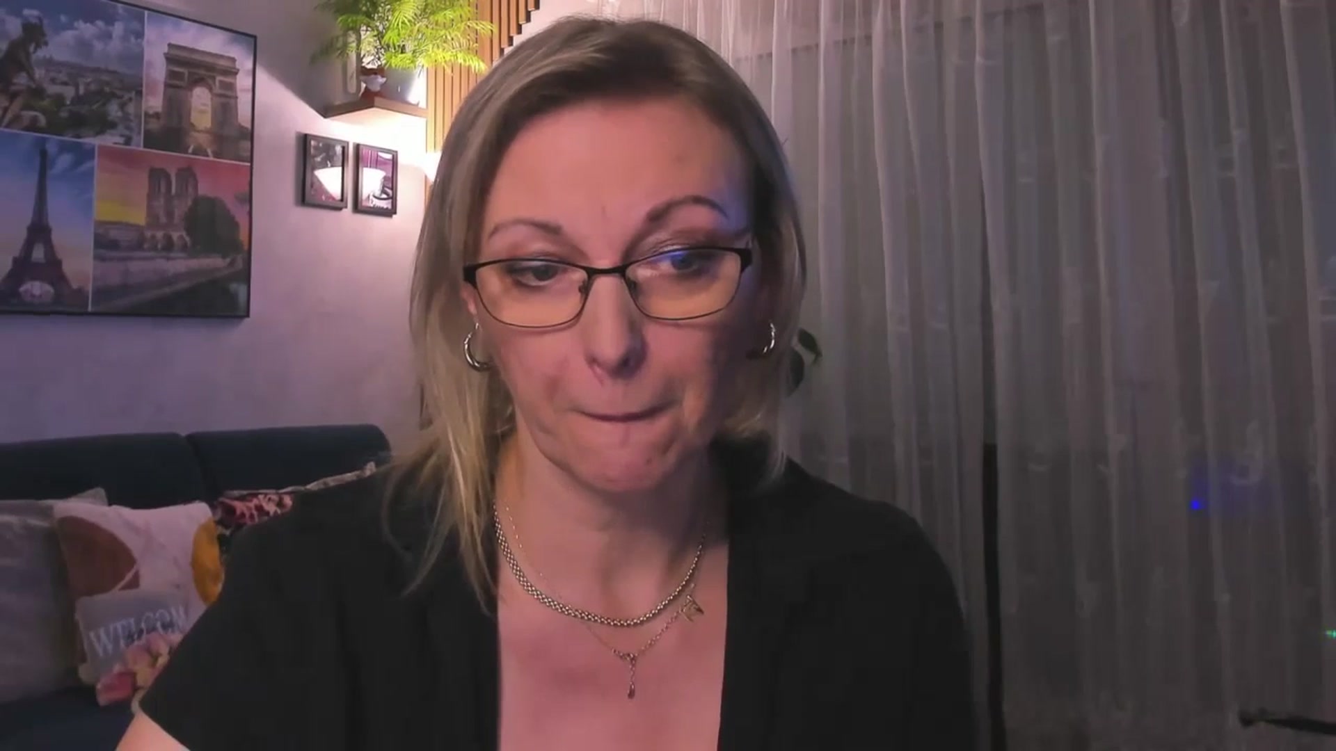 Gallery image thumbnail from STARvanessa1's myfreecams stream on, 03/02/2025, 17:54 image 17 of 20