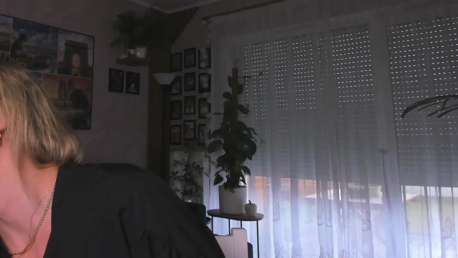 Gallery image thumbnail from STARvanessa1's myfreecams stream on, 03/13/2025, 15:16 image 14 of 20
