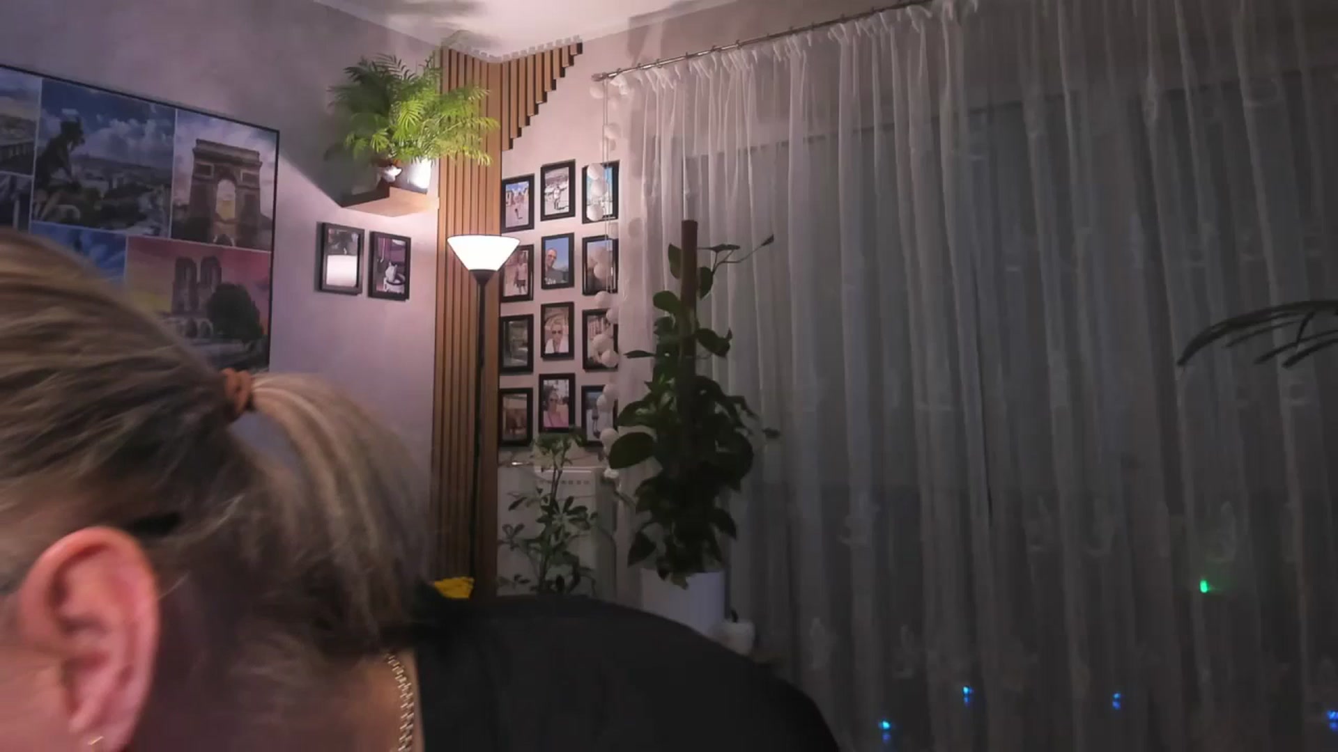 Gallery image thumbnail from STARvanessa1's myfreecams stream on, 03/13/2025, 18:42 image 18 of 20