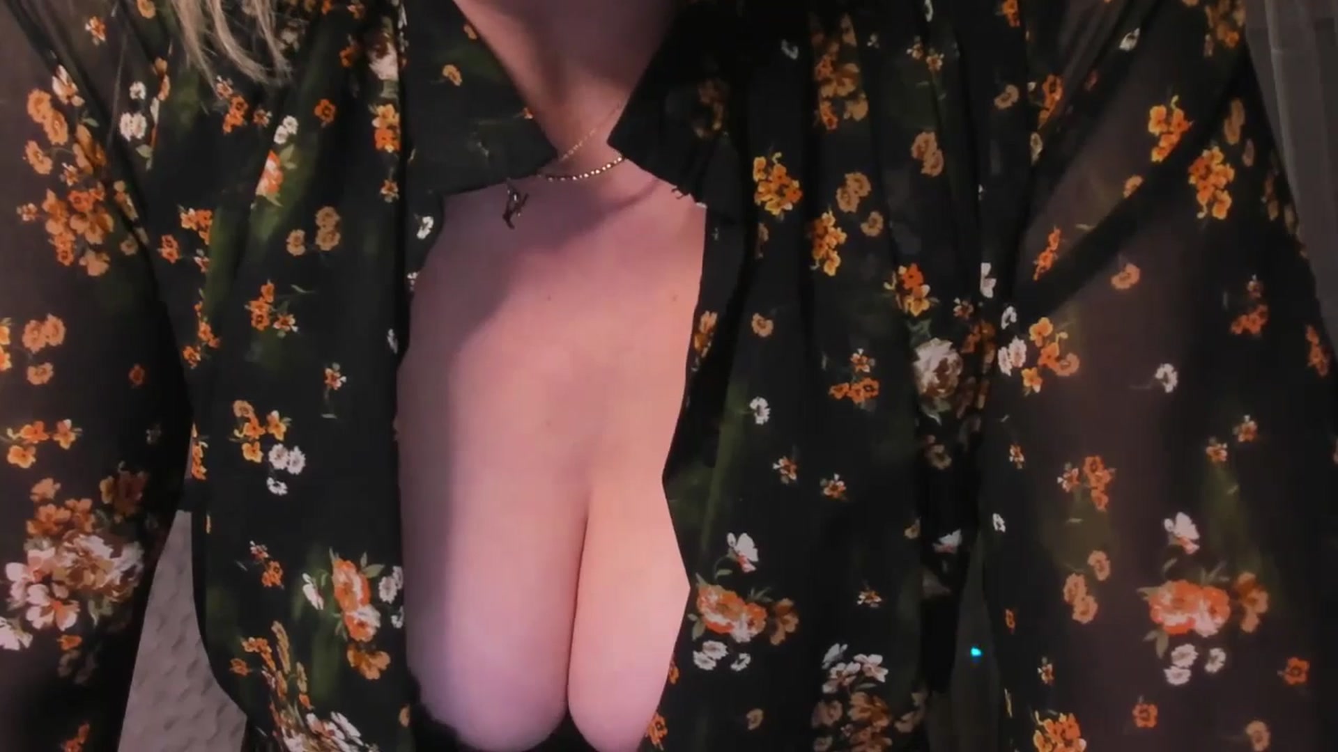 Gallery image thumbnail from STARvanessa1's myfreecams stream on, 04/06/2025, 18:44 image 5 of 20