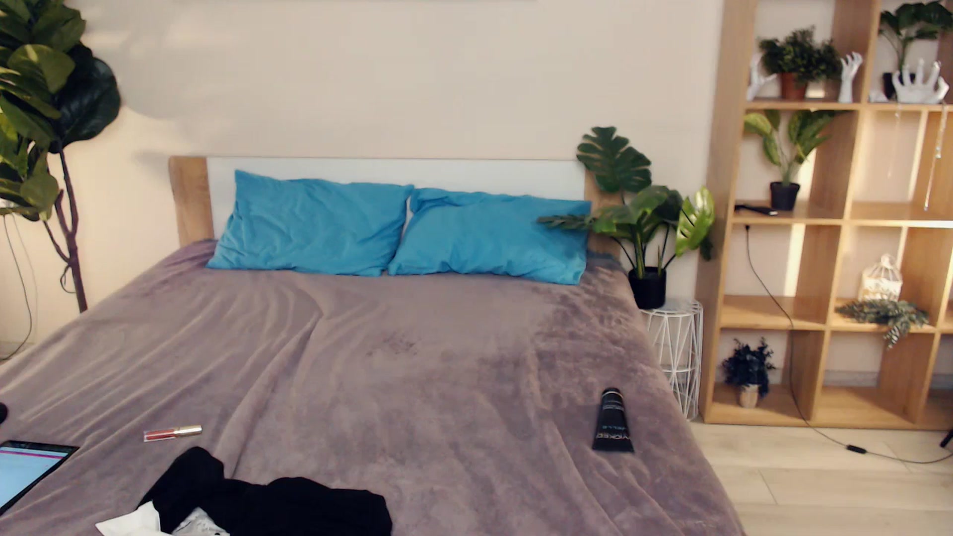 Gallery image thumbnail from STEs_Lover's myfreecams stream on, 12/15/2023, 23:17 image 16 of 20