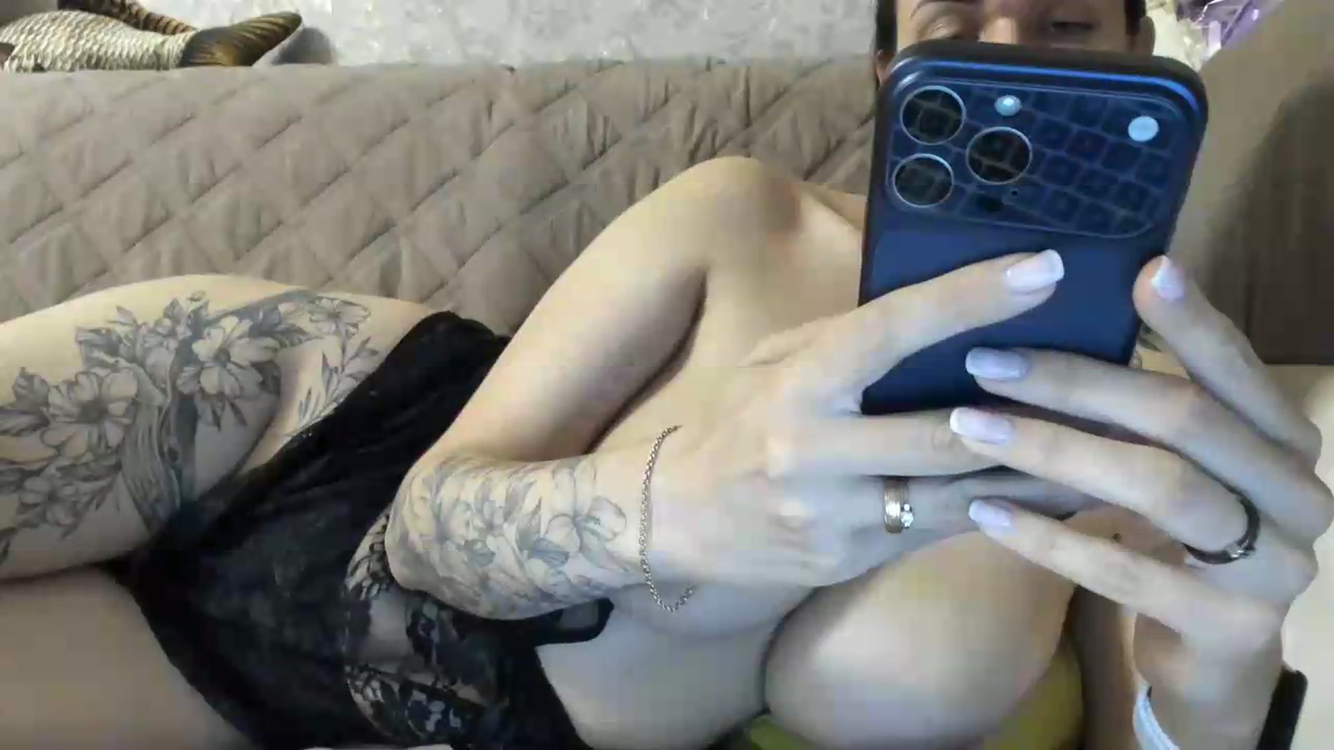 Gallery image thumbnail from SUNNyKiss_'s myfreecams stream on, 05/17/2026, 21:20 image 14 of 20
