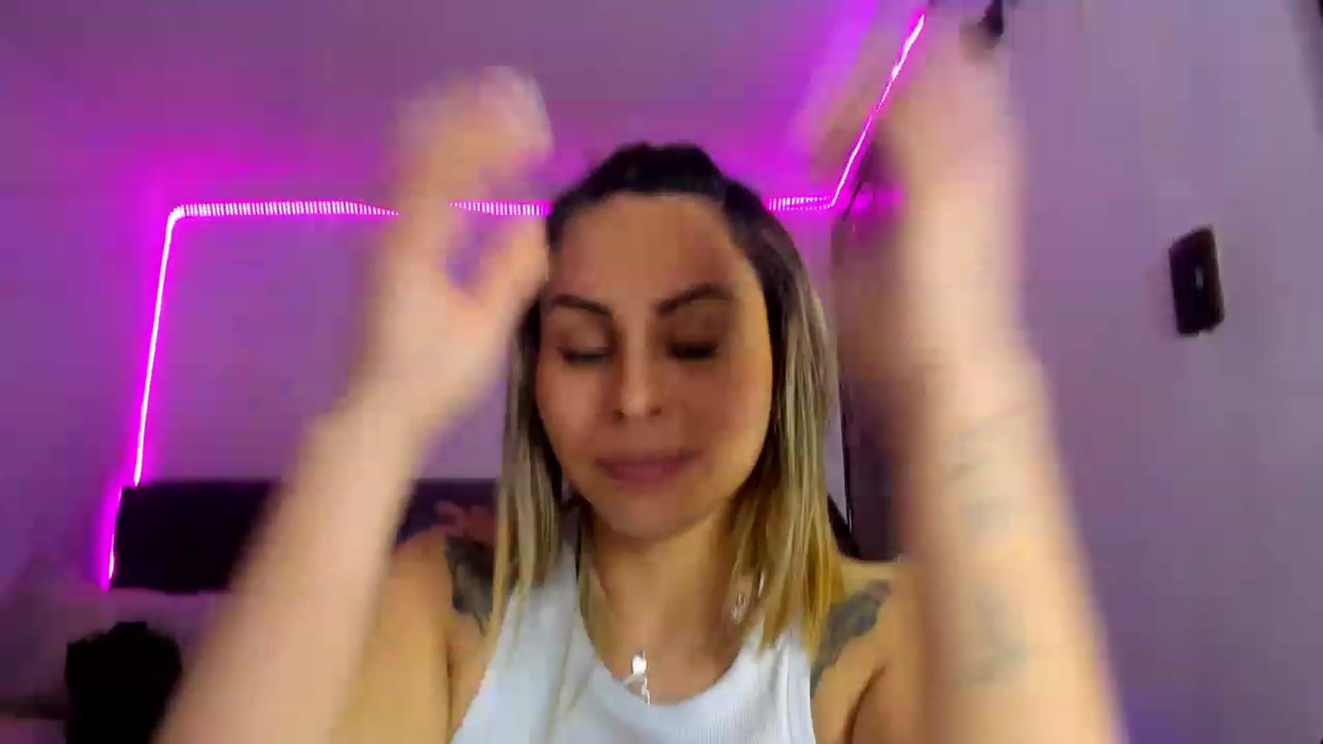 Gallery image thumbnail from SUSYBALE's myfreecams stream on, 11/20/2022, 04:19 image 17 of 20