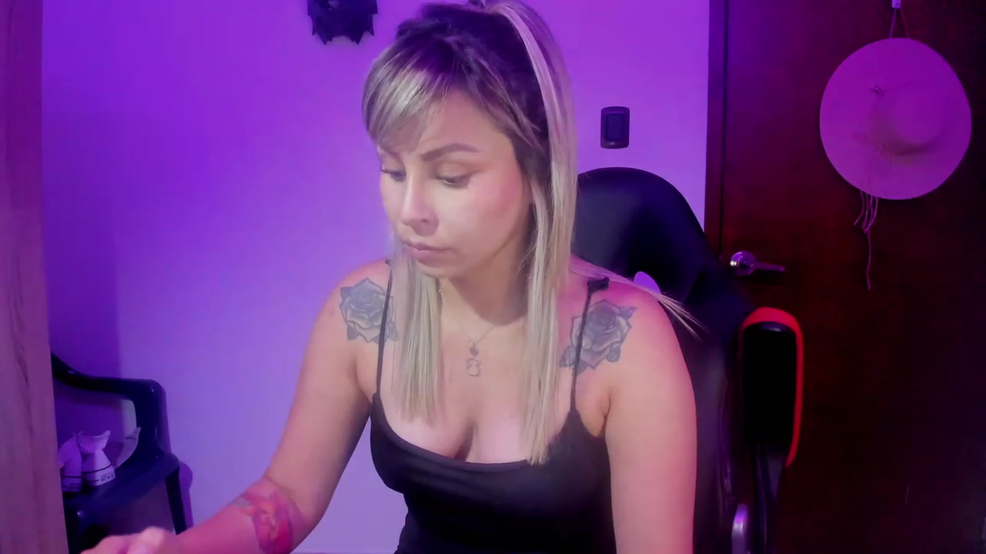 Gallery image thumbnail from SUSYBALE's myfreecams stream on, 07/28/2023, 24:06 image 14 of 20