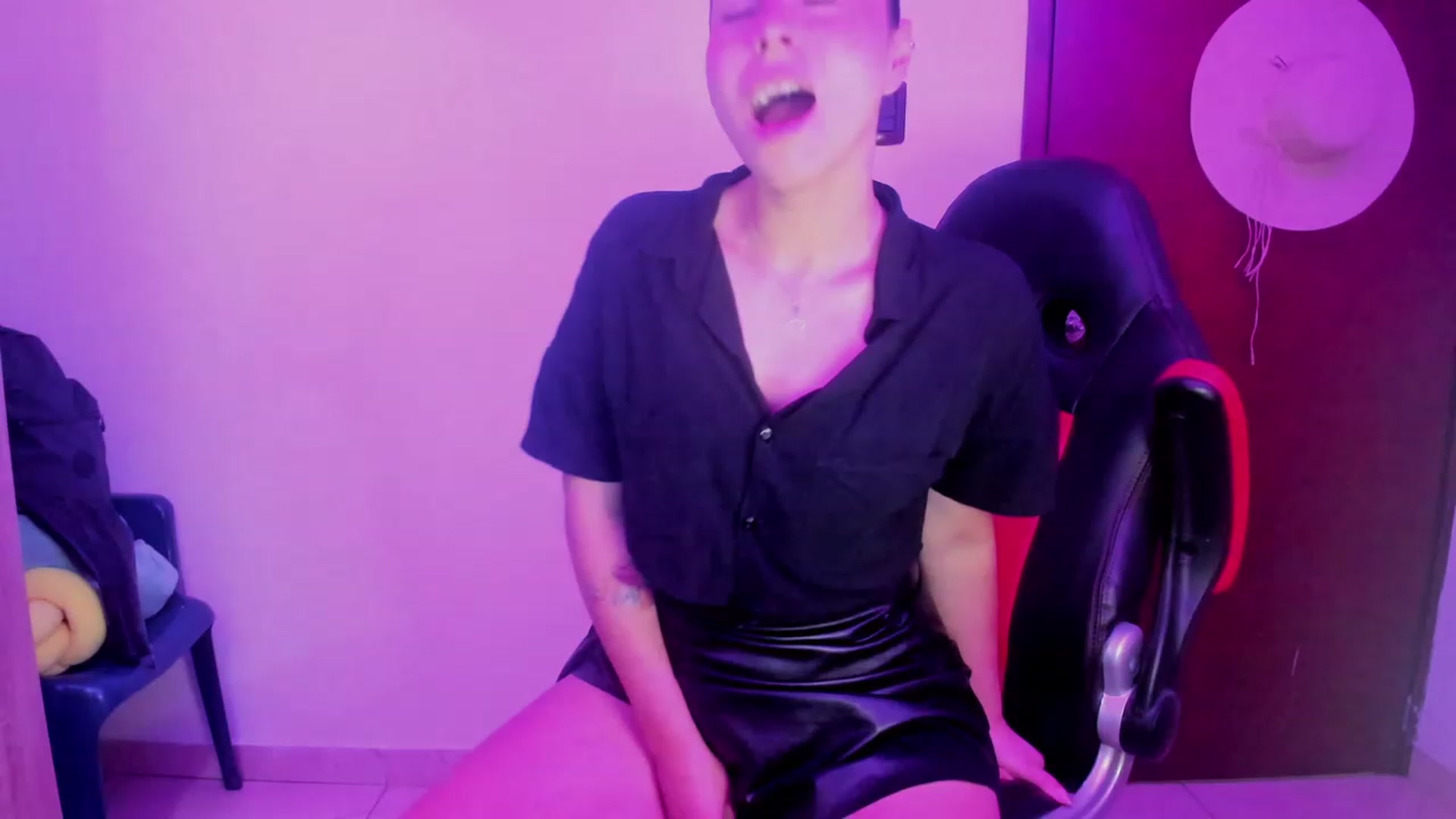 Gallery image thumbnail from SUSYBALE's myfreecams stream on, 08/03/2023, 23:41 image 3 of 20