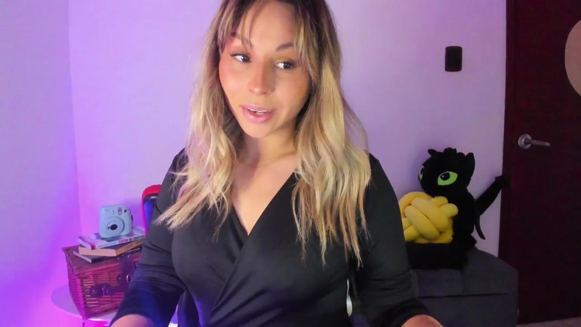 Gallery image thumbnail from SUSYBALE's myfreecams stream on, 10/28/2023, 17:39 image 17 of 20