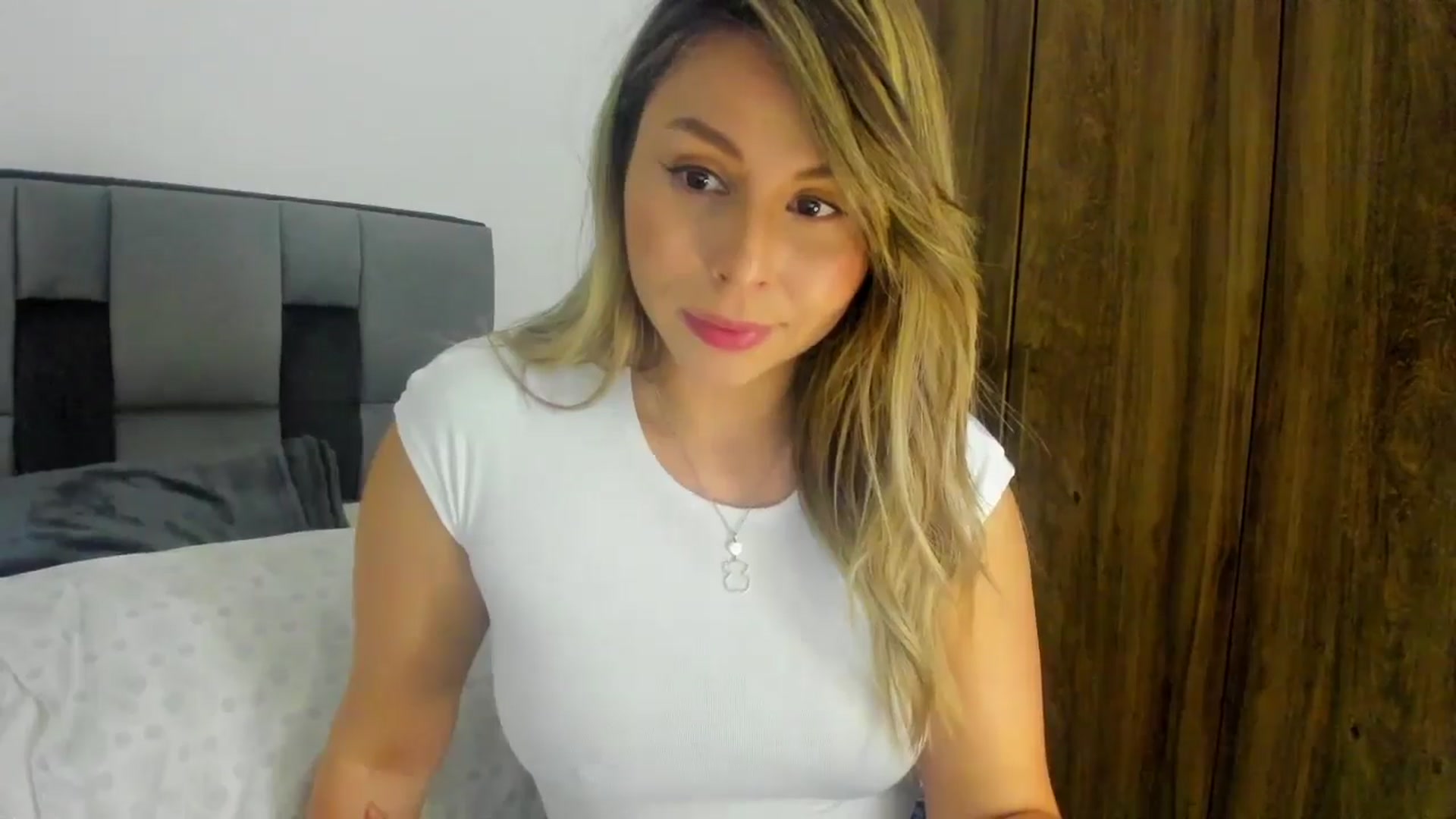 Gallery image thumbnail from SUSYBALE's myfreecams stream on, 05/02/2024, 18:31 image 17 of 20