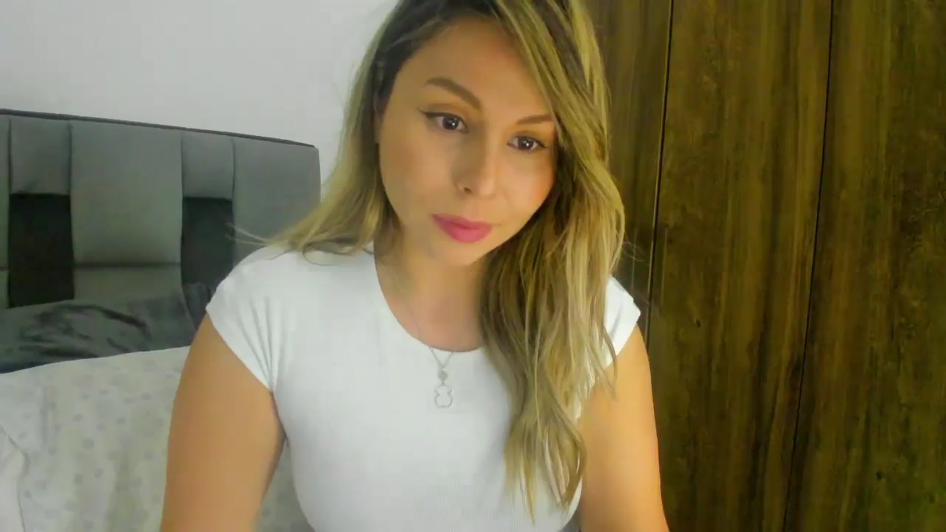 Gallery image thumbnail from SUSYBALE's myfreecams stream on, 05/02/2024, 18:31 image 14 of 20