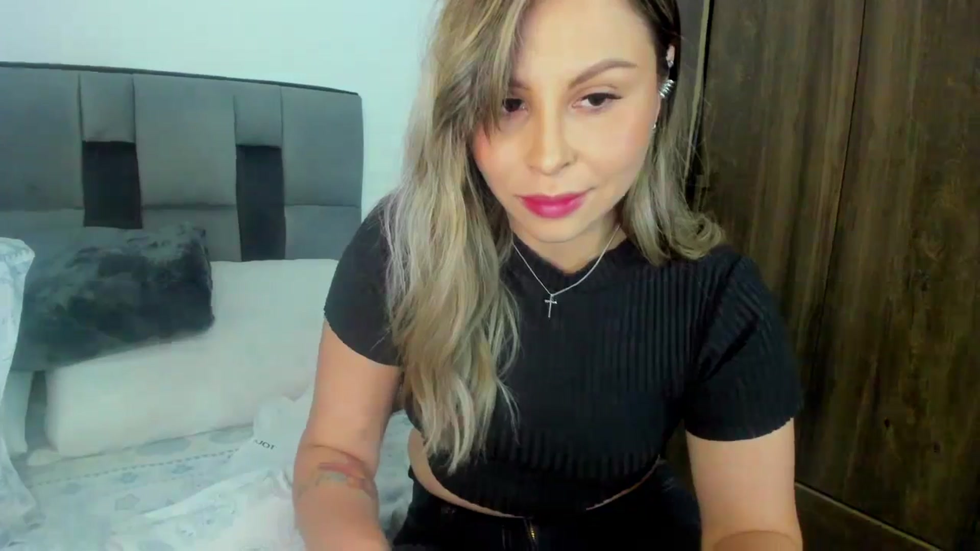 Gallery image thumbnail from SUSYBALE's myfreecams stream on, 05/08/2024, 18:27 image 18 of 20