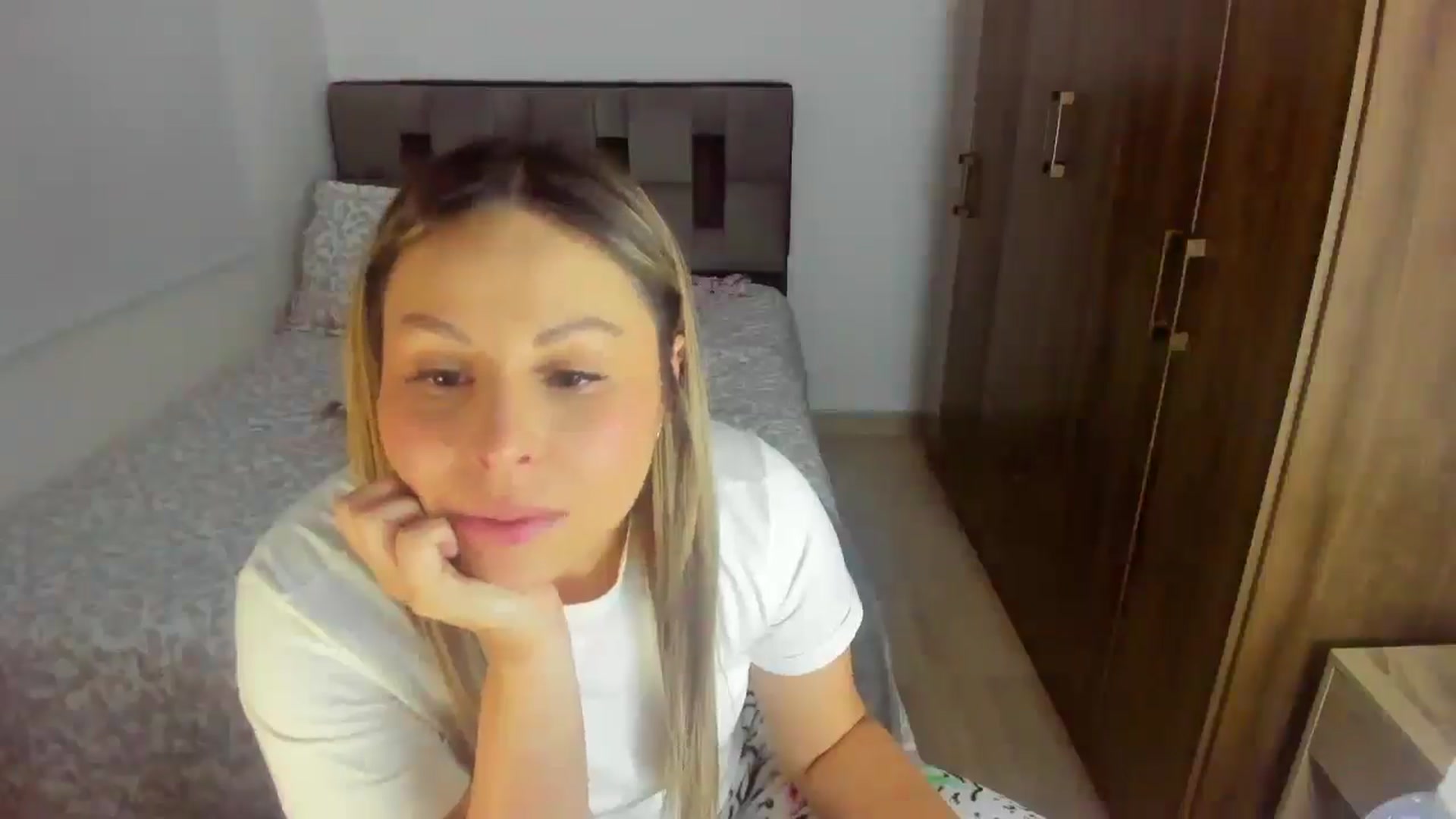 Gallery image thumbnail from SUSYBALE's myfreecams stream on, 05/22/2024, 20:56 image 14 of 20