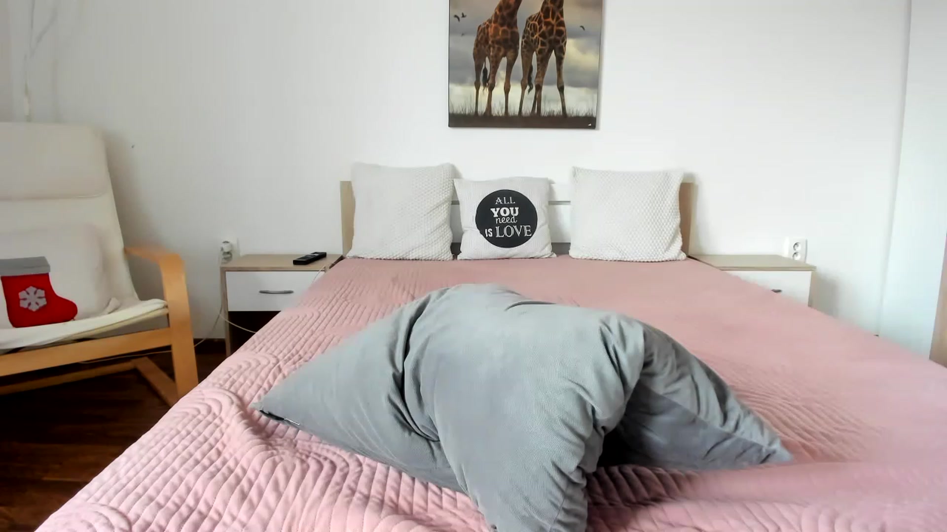 Gallery image thumbnail from Saandruskaa's myfreecams stream on, 04/08/2023, 10:21 image 12 of 20