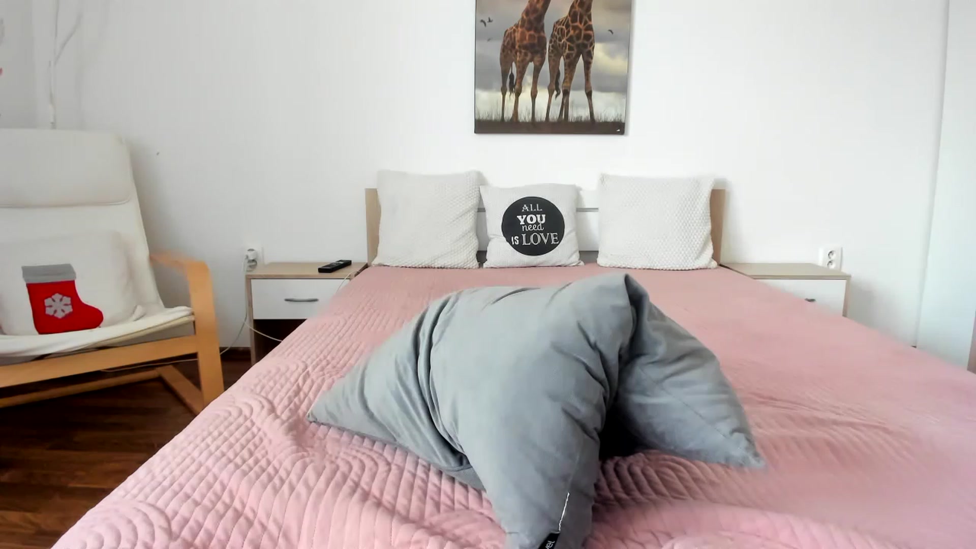 Gallery image thumbnail from Saandruskaa's myfreecams stream on, 04/08/2023, 10:21 image 17 of 20