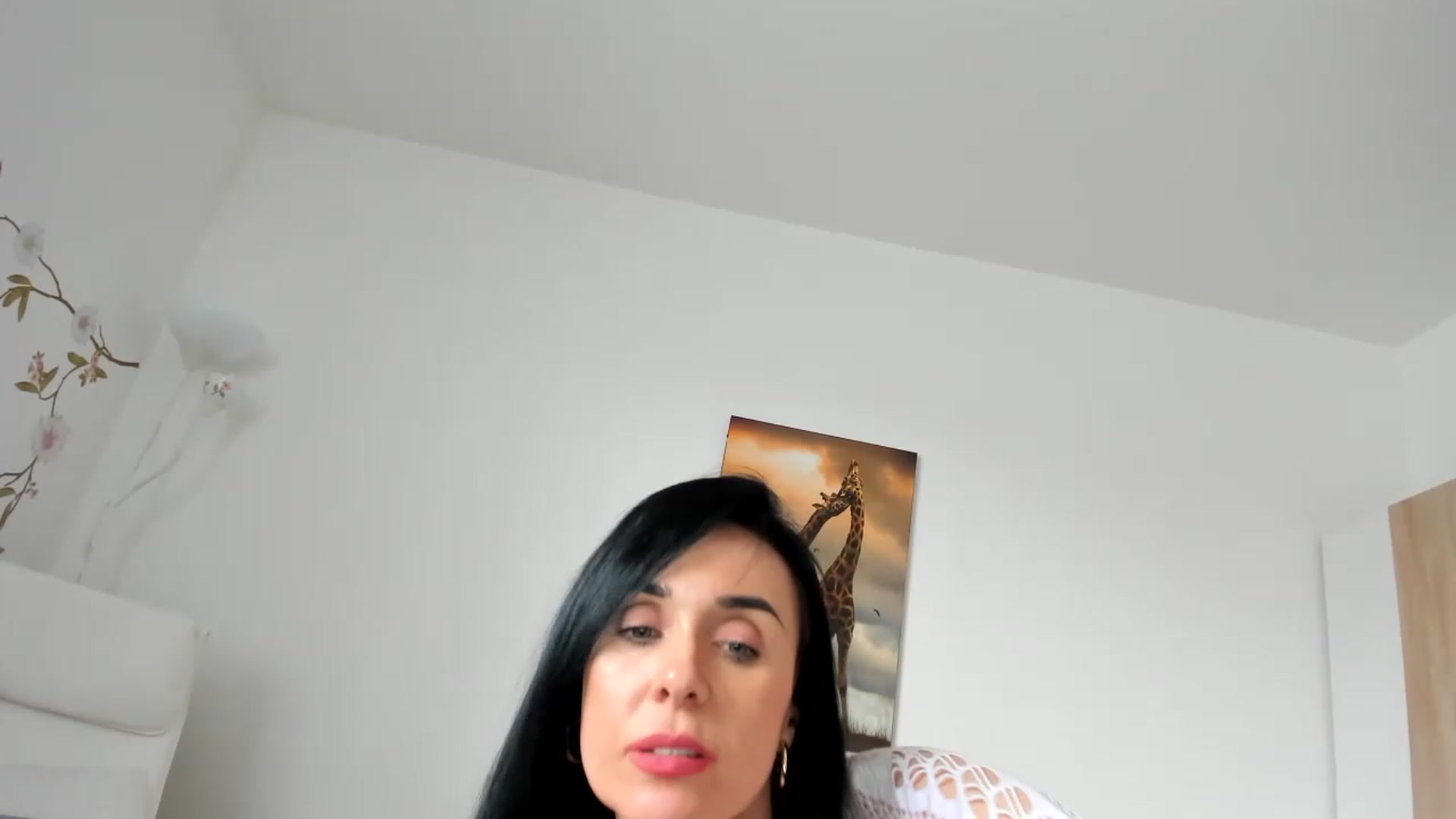 Gallery image thumbnail from Saandruskaa's myfreecams stream on, 04/09/2023, 12:55 image 12 of 20