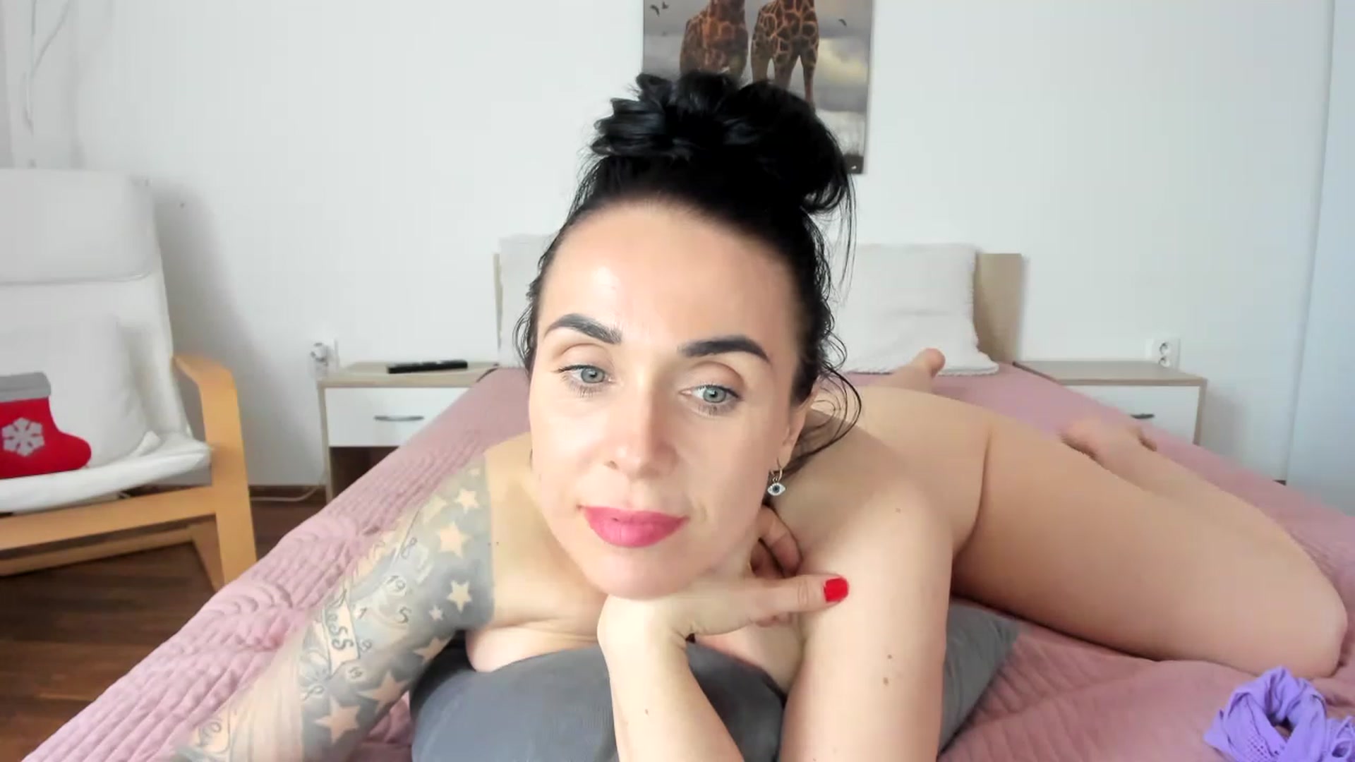 Gallery image thumbnail from Saandruskaa's myfreecams stream on, 04/25/2023, 11:06 image 8 of 20