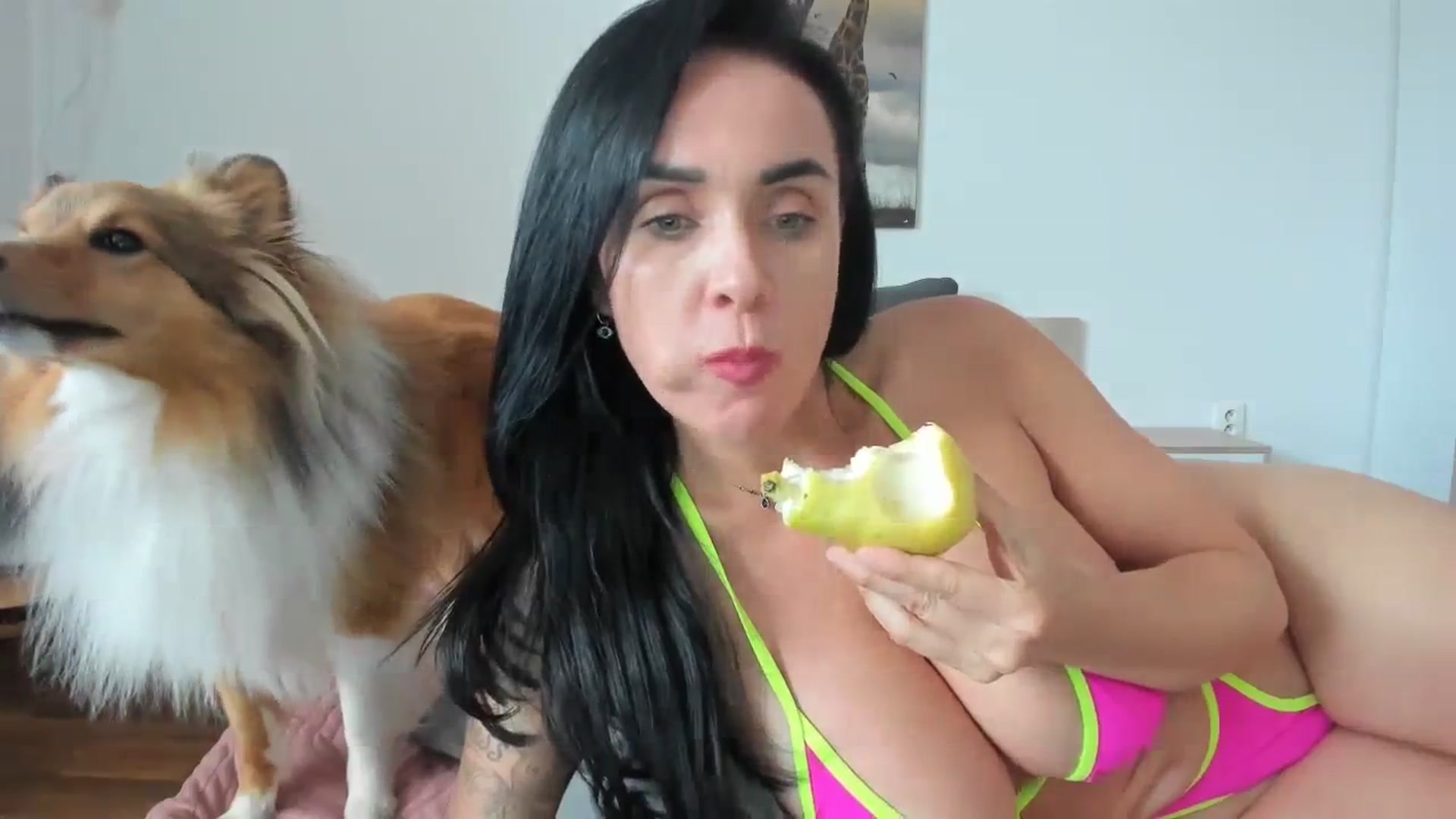 Gallery image thumbnail from Saandruskaa's myfreecams stream on, 08/06/2023, 11:45 image 11 of 20