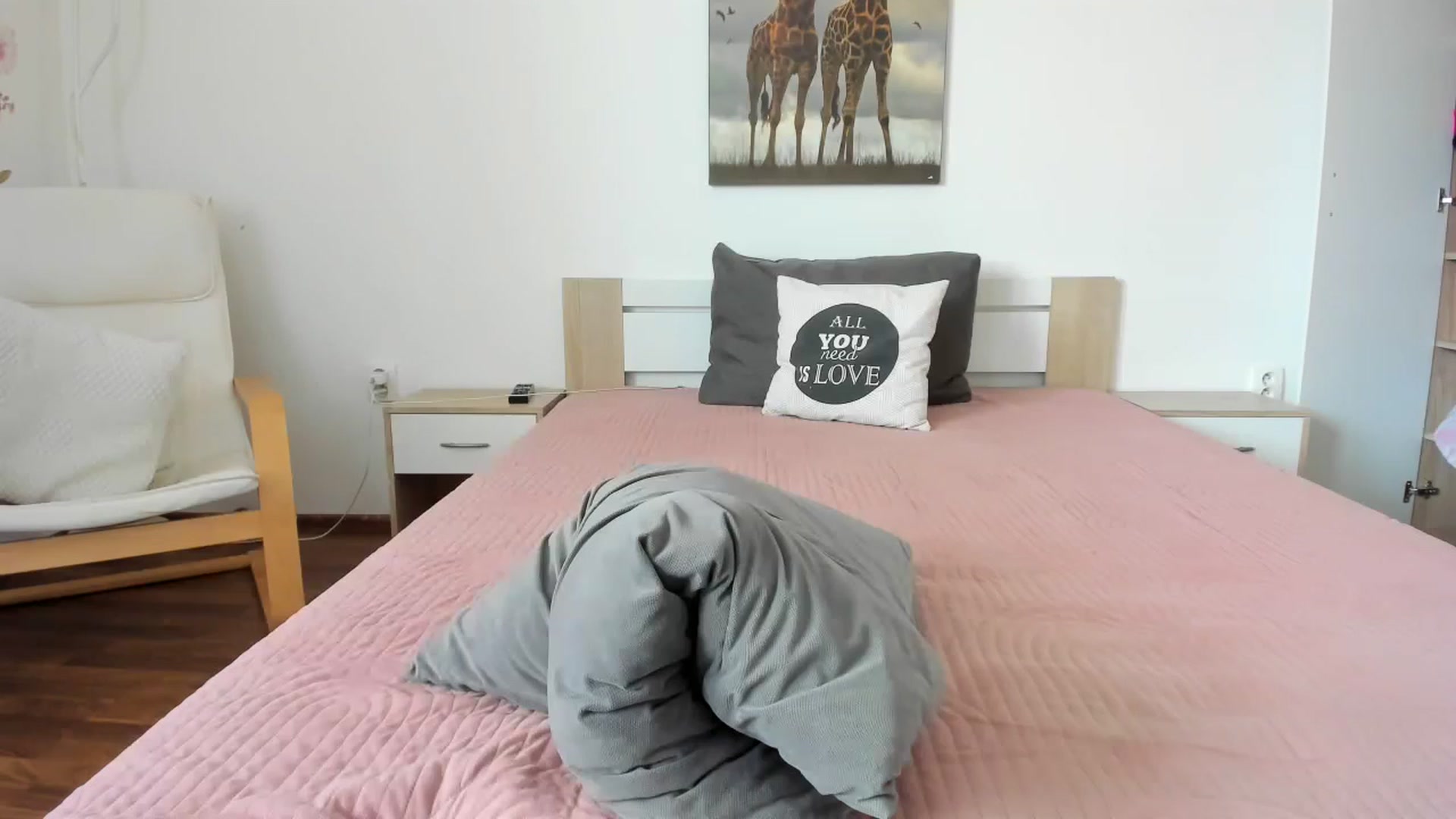 Gallery image thumbnail from Saandruskaa's myfreecams stream on, 08/17/2023, 11:29 image 13 of 20