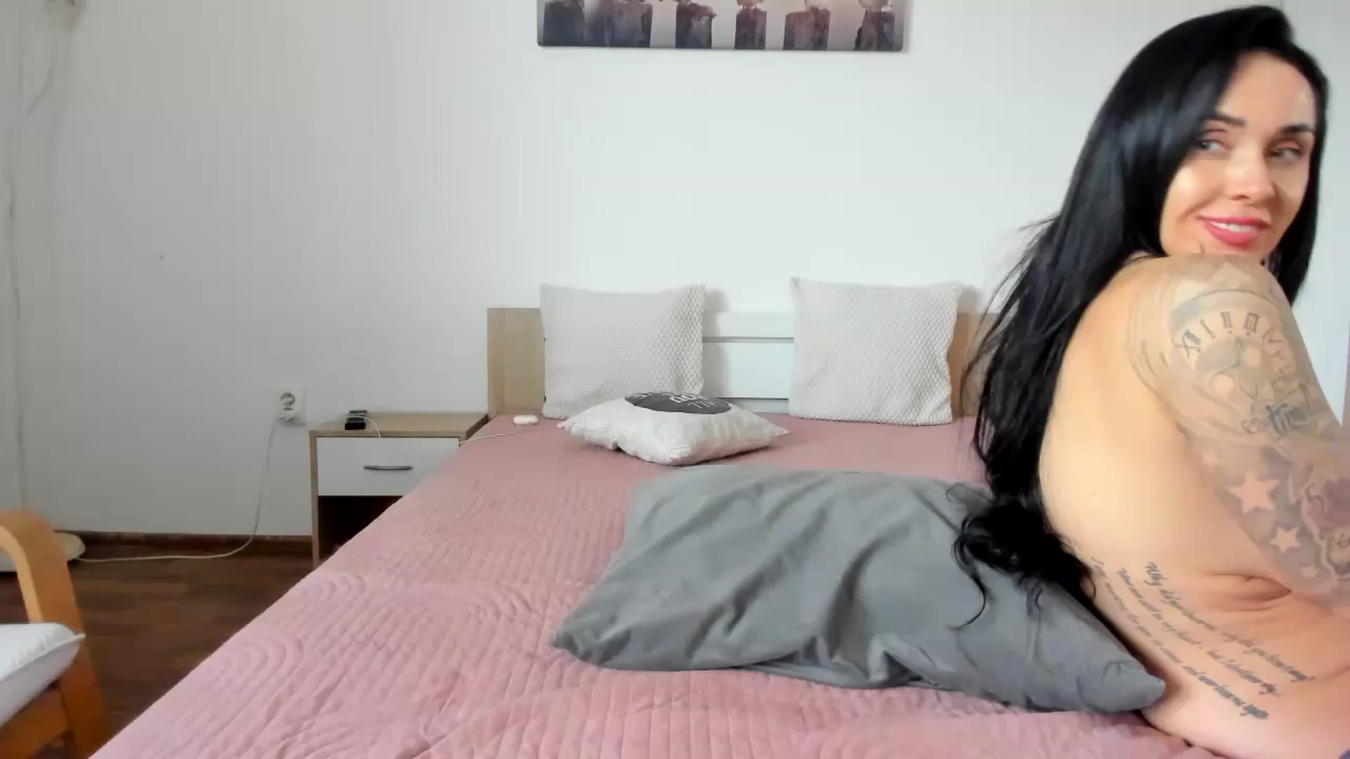 Gallery image thumbnail from Saandruskaa's myfreecams stream on, 01/24/2024, 13:00 image 1 of 20