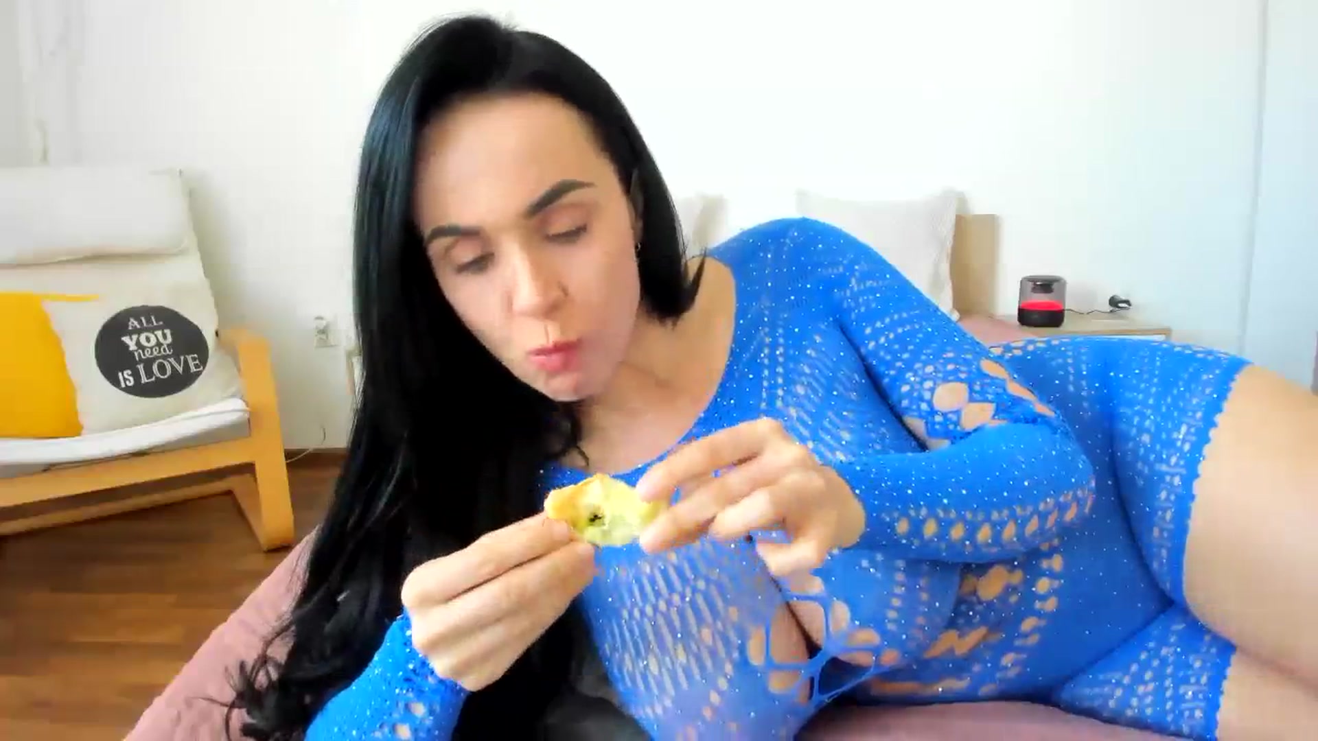 Gallery image thumbnail from Saandruskaa's myfreecams stream on, 04/03/2024, 09:00 image 13 of 20