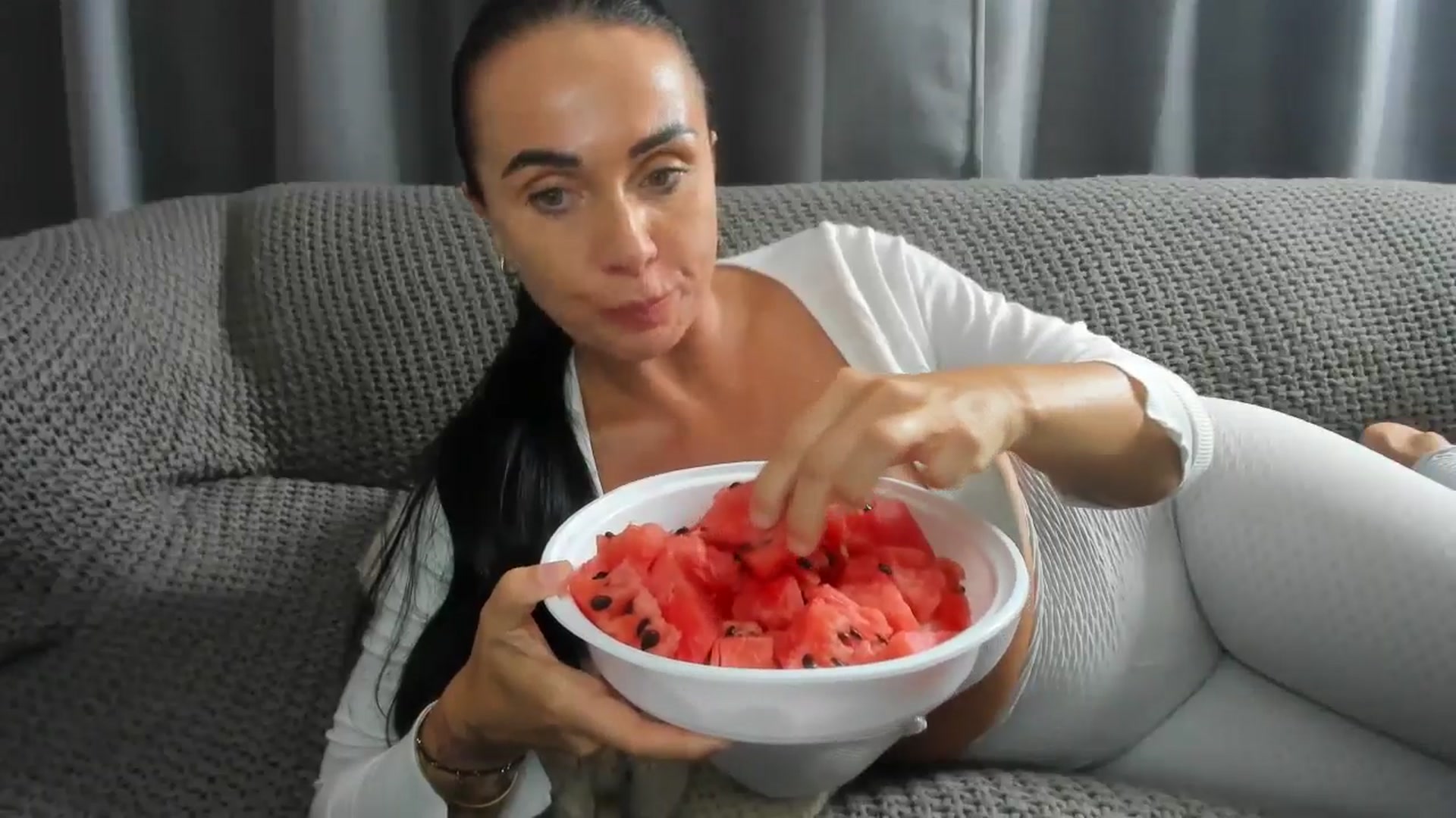 Gallery image thumbnail from Saandruskaa's myfreecams stream on, 07/19/2024, 17:54 image 7 of 20