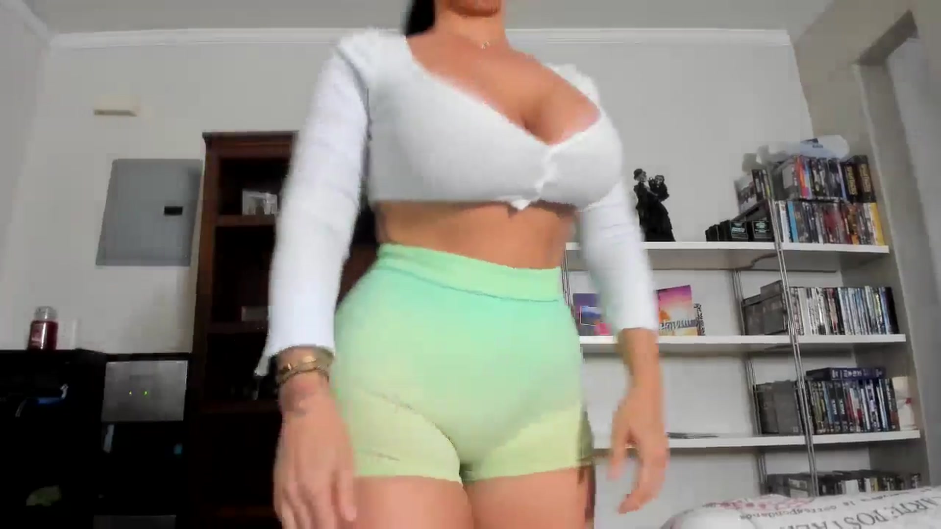 Gallery image thumbnail from Saandruskaa's myfreecams stream on, 09/21/2024, 15:28 image 15 of 20