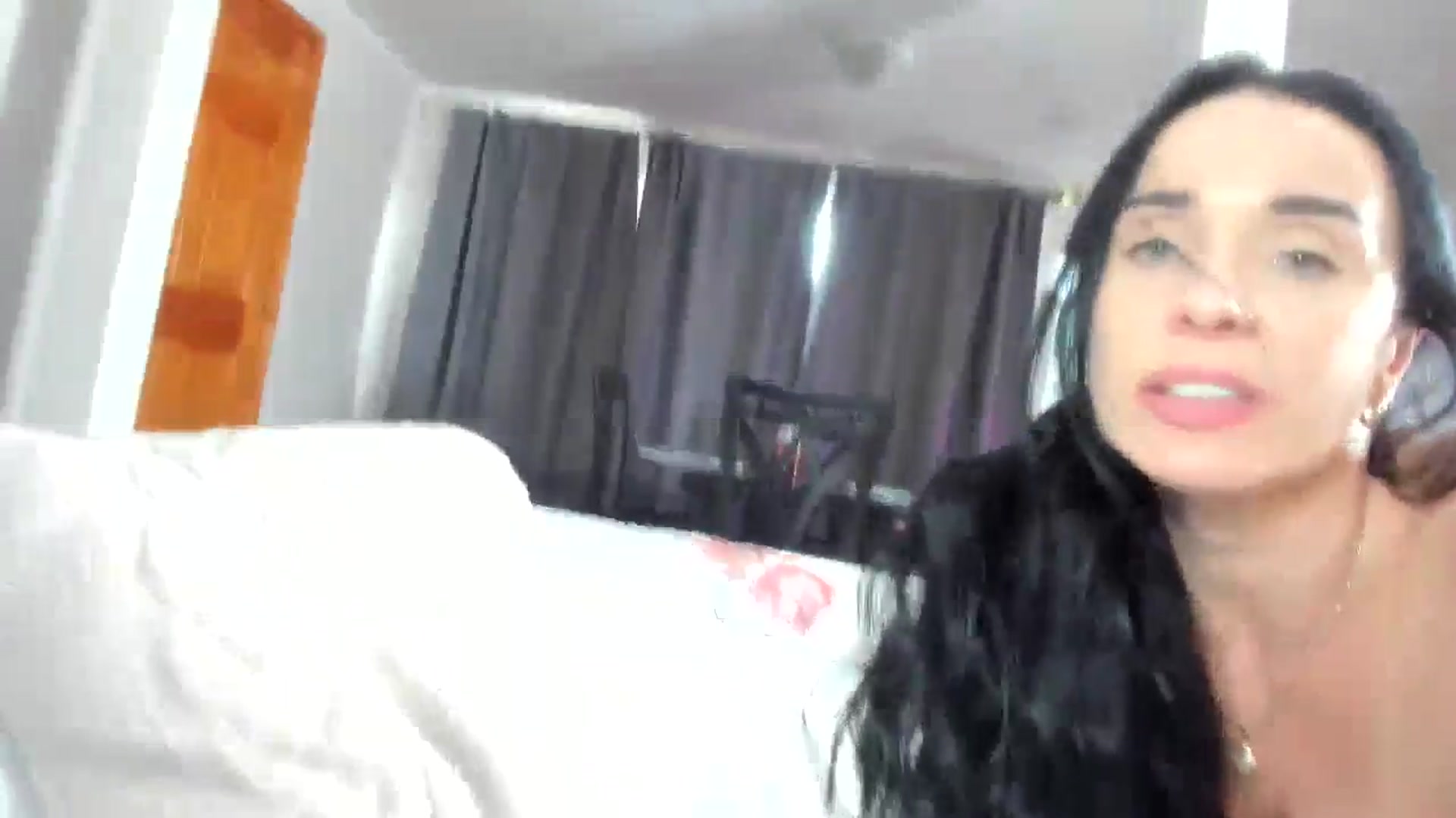 Gallery image thumbnail from Saandruskaa's myfreecams stream on, 11/22/2024, 18:20 image 12 of 20