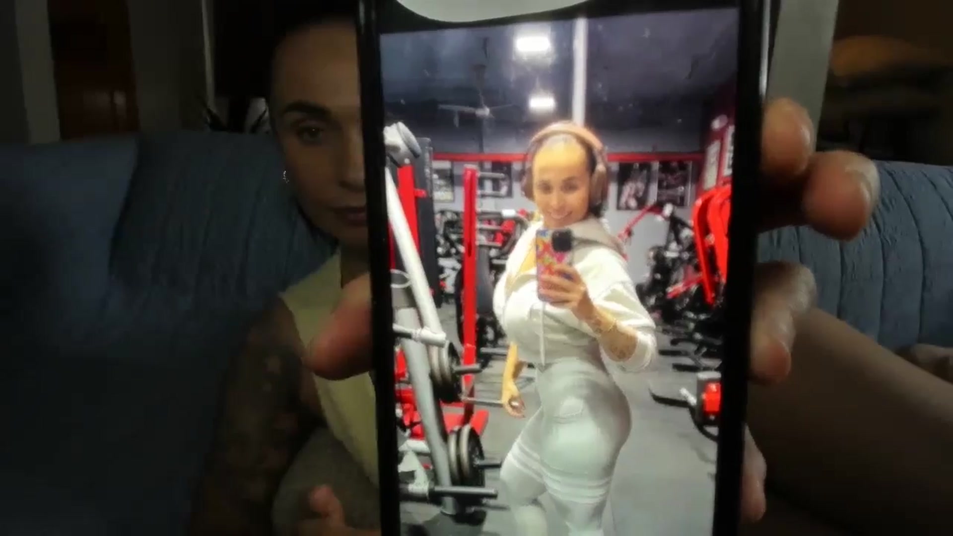 Gallery image thumbnail from Saandruskaa's myfreecams stream on, 04/17/2025, 16:16 image 18 of 20